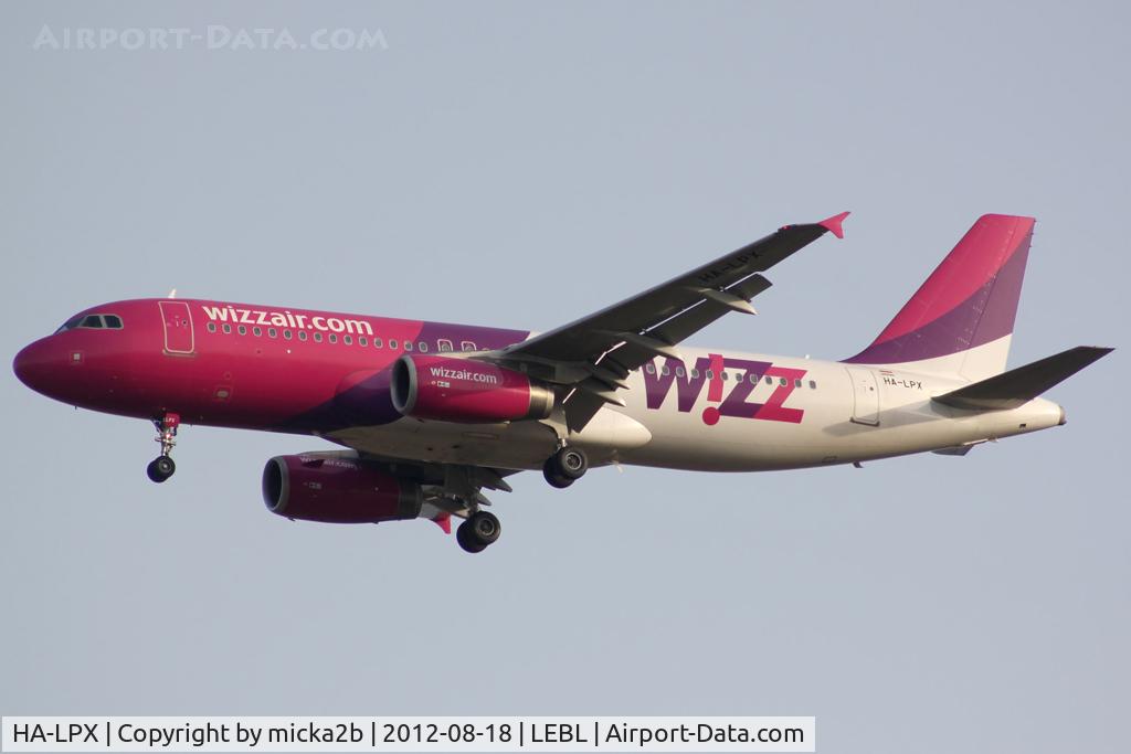 HA-LPX, 2009 Airbus A320-232 C/N 3968, Landing