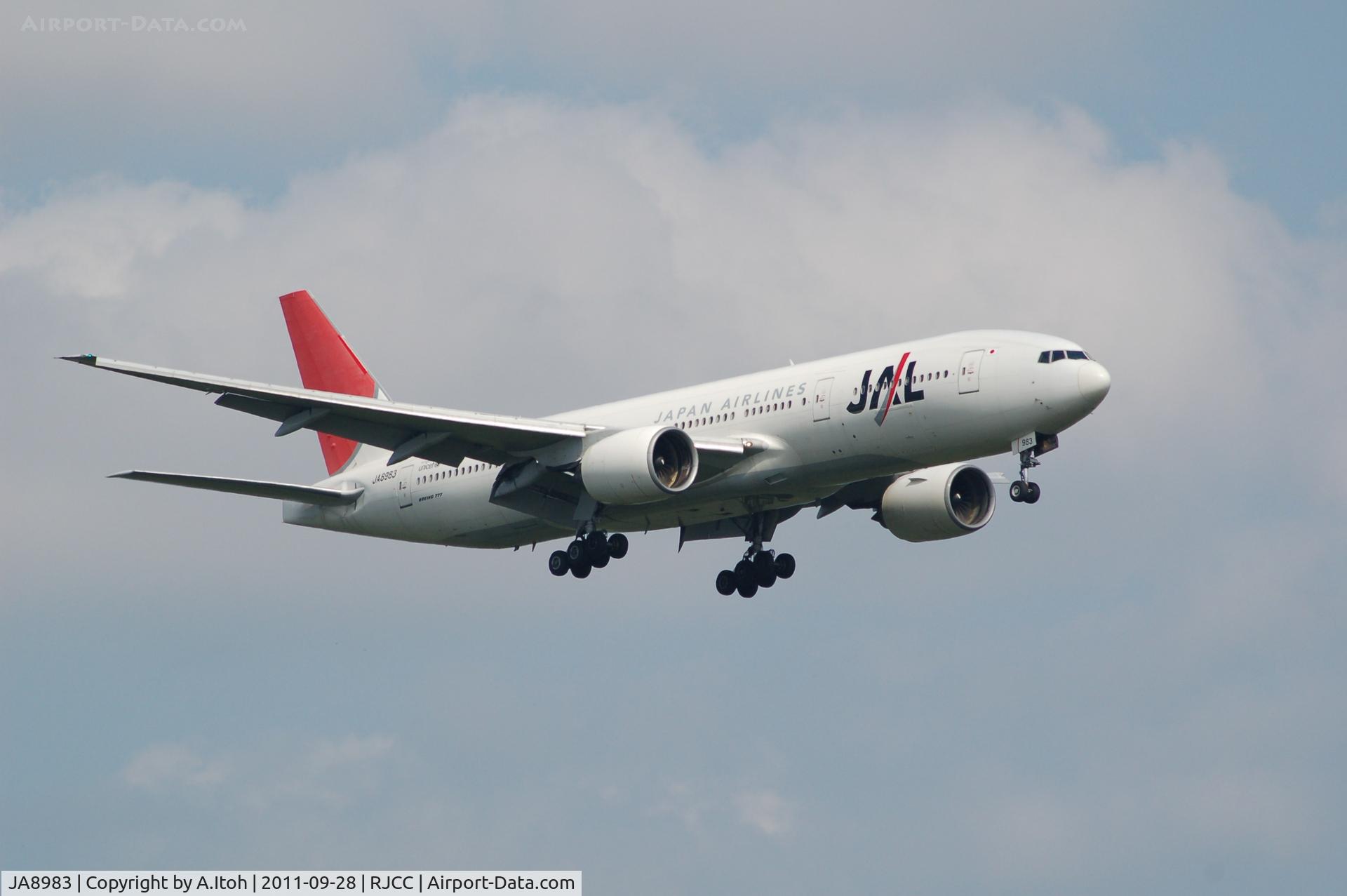 JA8983, 1996 Boeing 777-246 C/N 27366, APP RWY19L at NewChitose