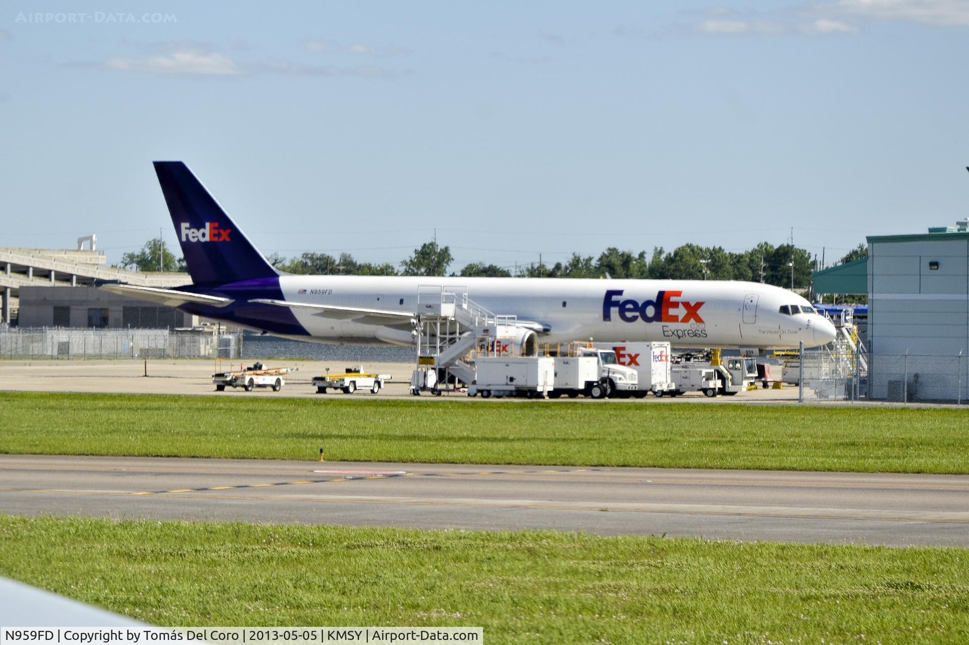 N959FD, 1991 Boeing 757-236 C/N 25133, N959FD FedEx Federal Express   1991 Boeing 757-236 C/N 25133

Louis Armstrong New Orleans International Airport (IATA: MSY, ICAO: KMSY, FAA LID: MSY)
TDelCoro
May 5, 2013