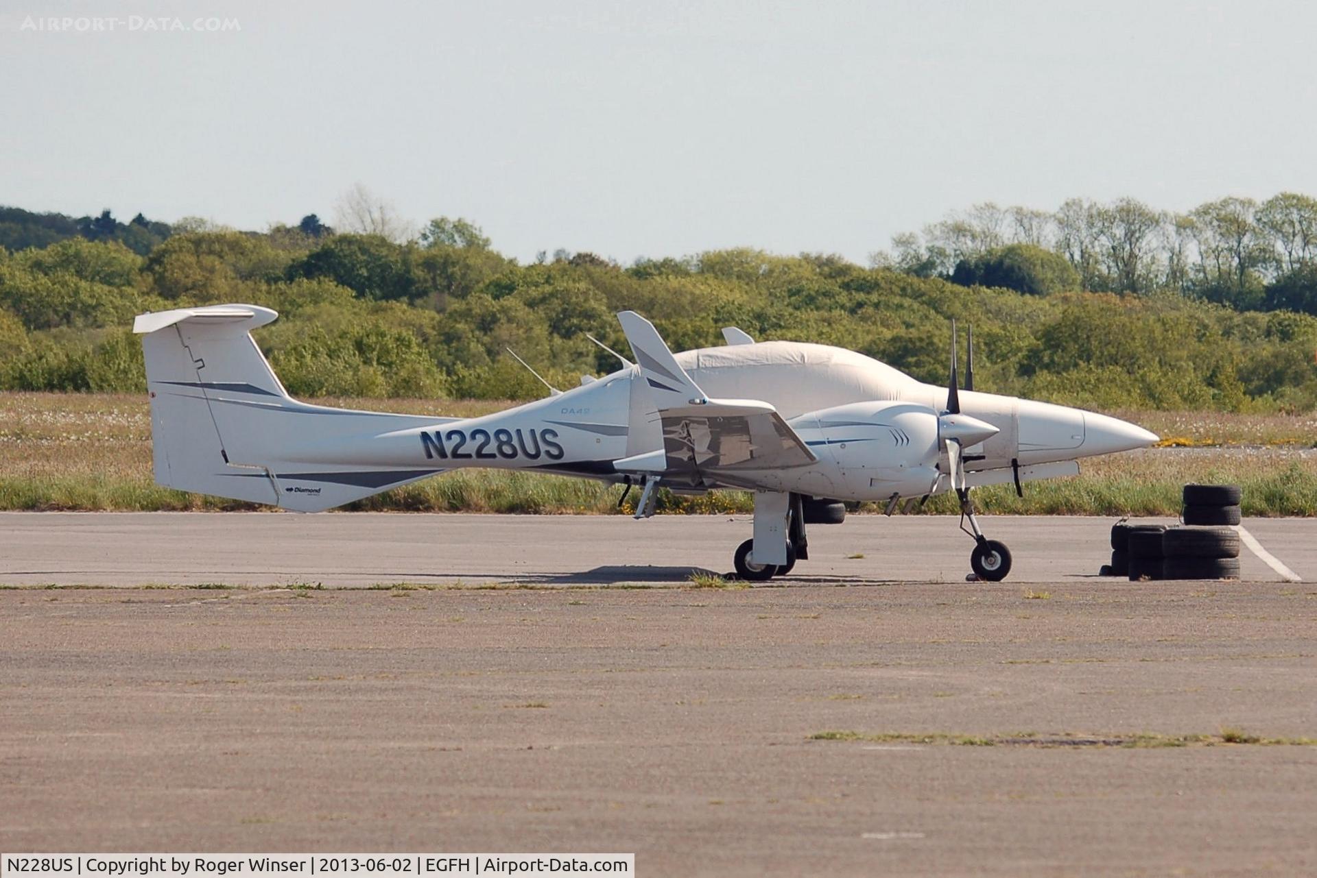 N228US, 2008 Diamond DA-42 Twin Star C/N 42.347, Visiting DA42.