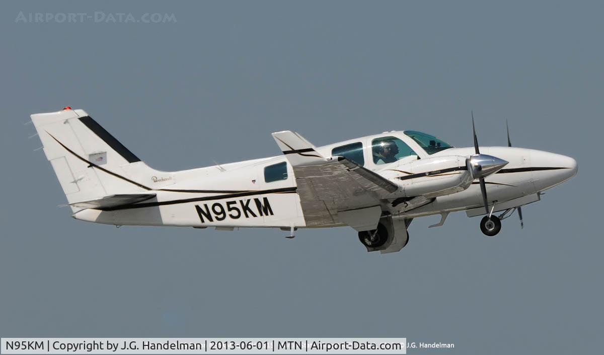 N95KM, 1981 Beech 58 Baron C/N TH-1315, On take off.