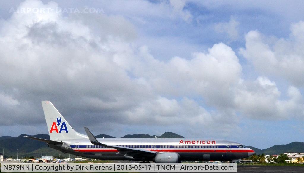 N879NN, 2011 Boeing 737-823 C/N 31133, Approaching rwy 10 for takeoff