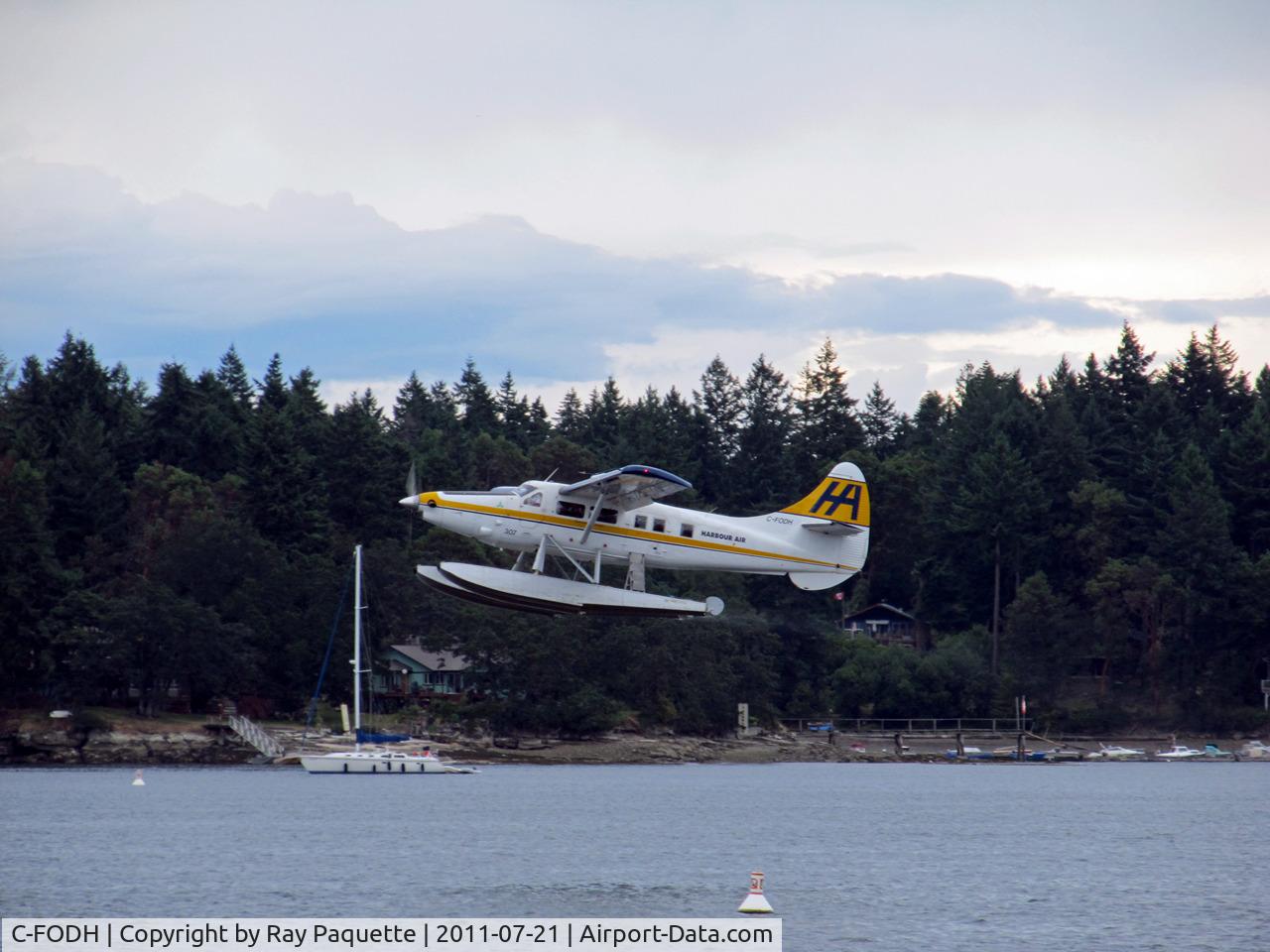C-FODH, 1952 De Havilland Canada DHC-3T Vazar Turbine Otter Otter C/N 3, Taking off from Harbour in Nanaimo, BC