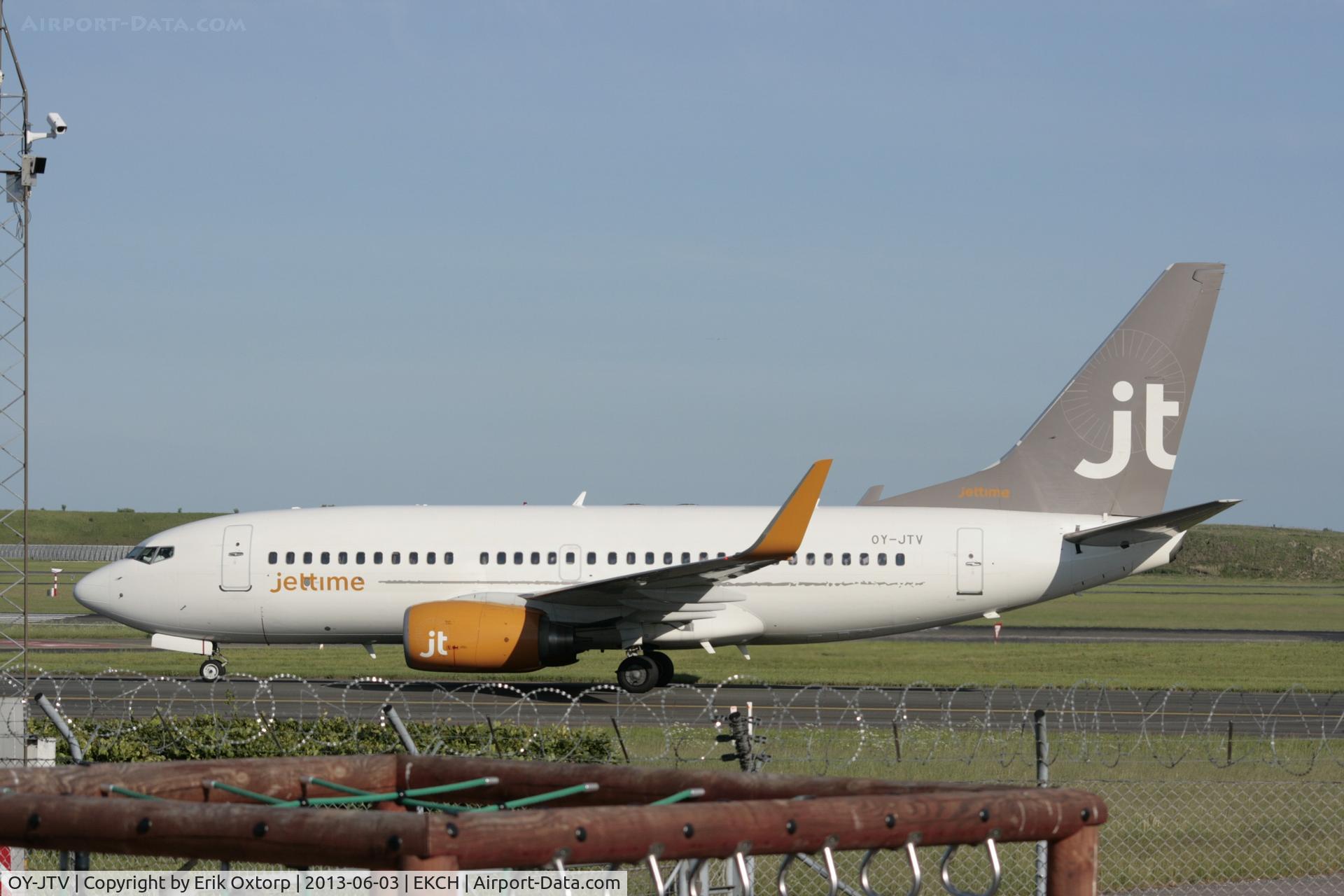 OY-JTV, 2001 Boeing 737-7L9 C/N 28015, OY-JTV just arrived on rw 04L