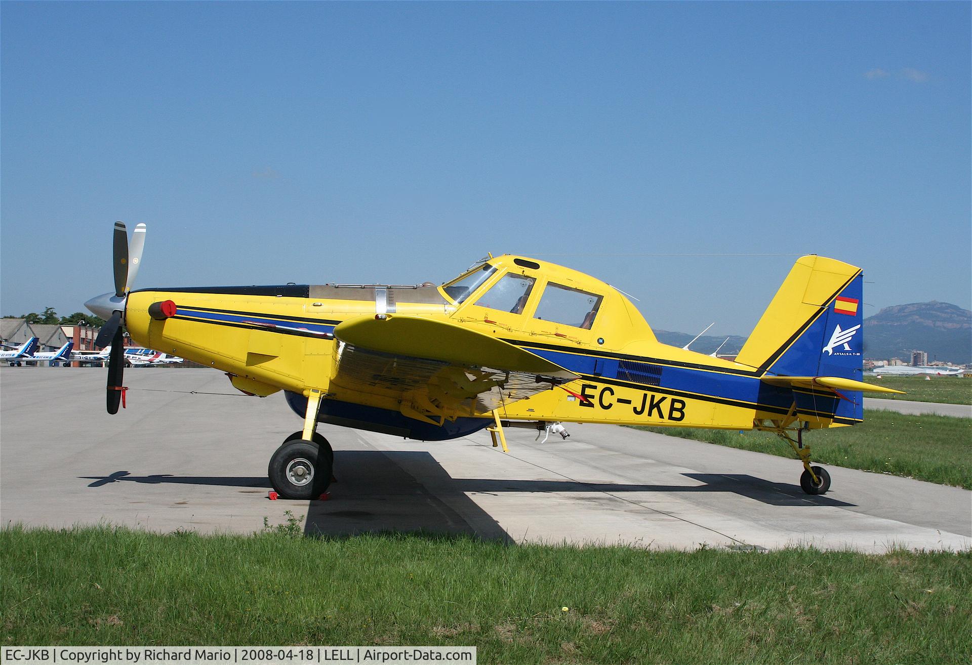 EC-JKB, 2005 Air Tractor AT-802 C/N 802-0176, at Sabadell April 2008