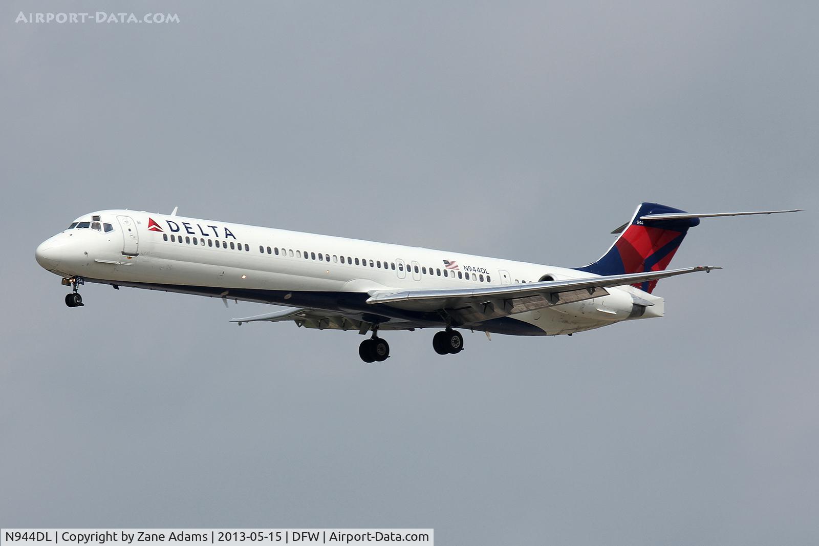 N944DL, 1989 McDonnell Douglas MD-88 C/N 49817, Delta Airlines at DFW Airport