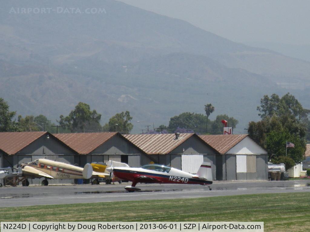 N224D, 1996 Extra EA-300/L C/N 028, 1996 Extra Flugzeugbau Gmbh, EA 300/L, Lycoming AEIO-540-L1B5 300 Hp, low wing version aerobatic, mid & short wing versions also made. Taxi off the active.