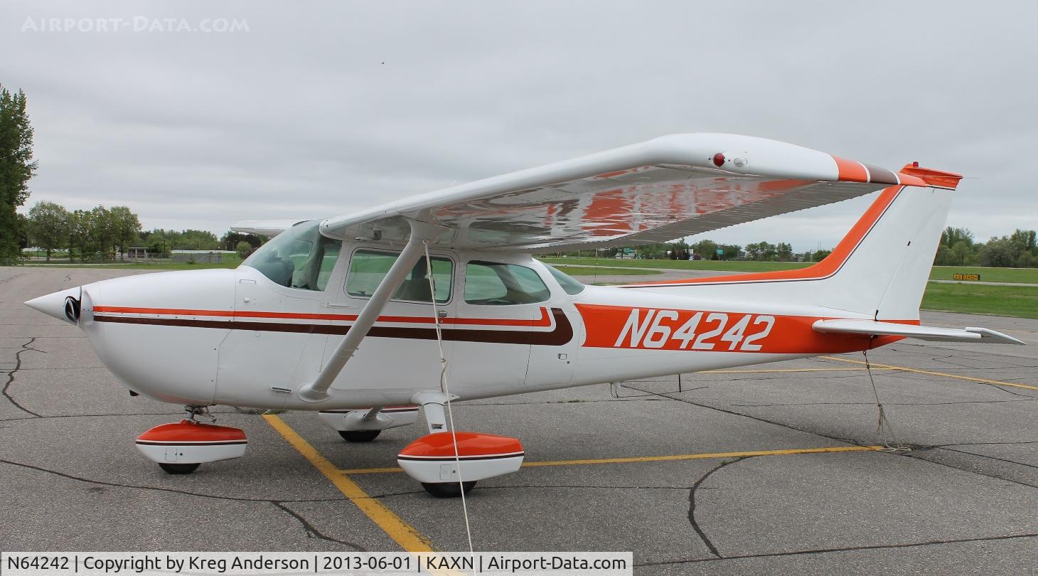 N64242, 1975 Cessna 172M C/N 17265116, Cessna 172M Skyhawk on the line.