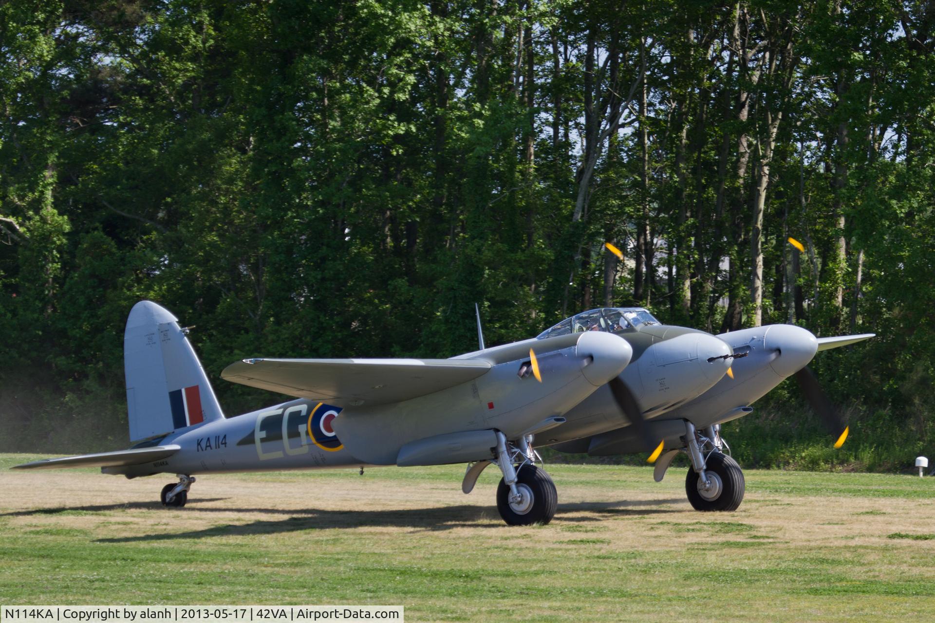 N114KA, 1945 De Havilland Mosquito FB.26 C/N KA114, Backtracking down the strip after landing