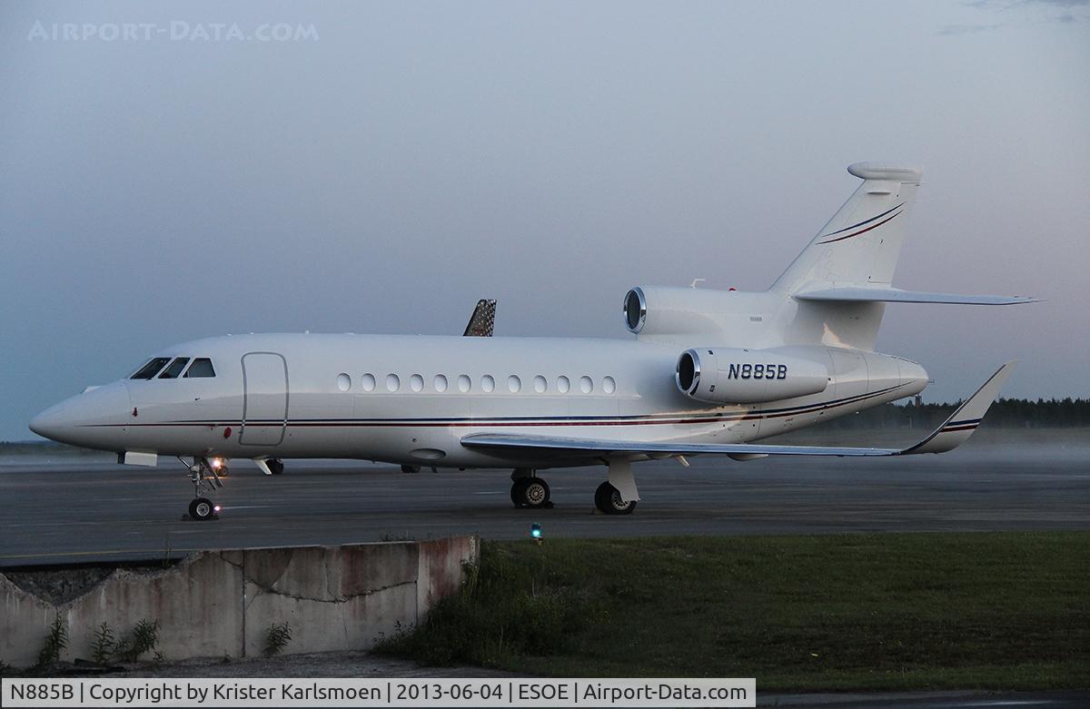 N885B, 2006 Dassault Falcon 900EX C/N 169, Nightime at the airport.