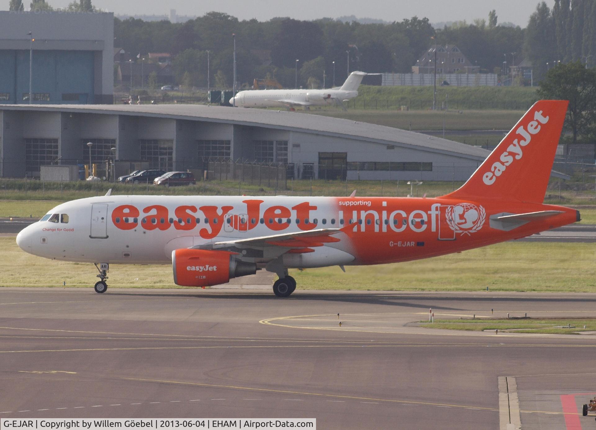 G-EJAR, 2005 Airbus A319-111 C/N 2412, Taxi to the gate on Schiphol Airport( in UNICEF outfit)