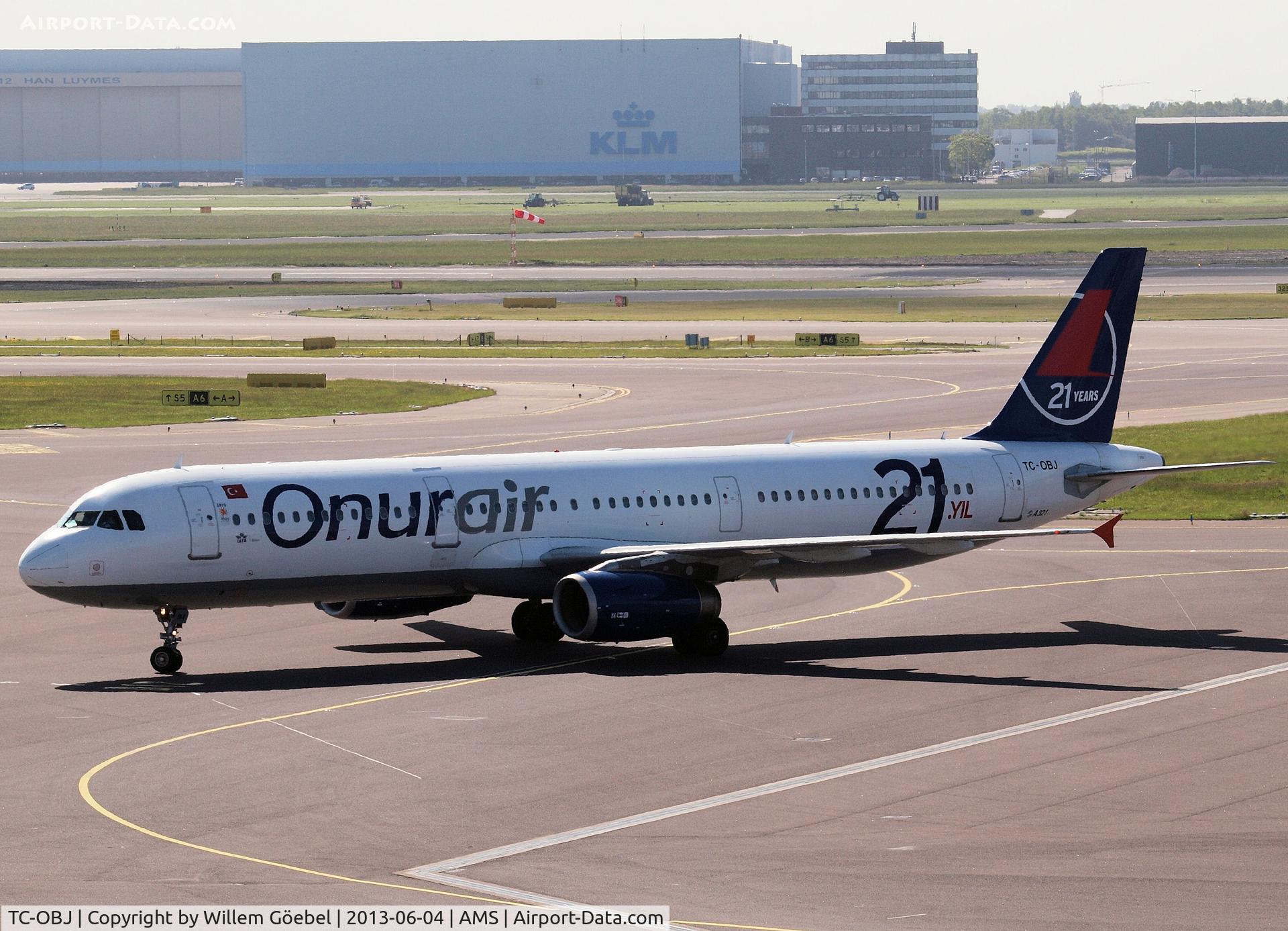 TC-OBJ, 1998 Airbus A321-231 C/N 835, Taxi to the gate on Schiphol Airport (with the 21 number)