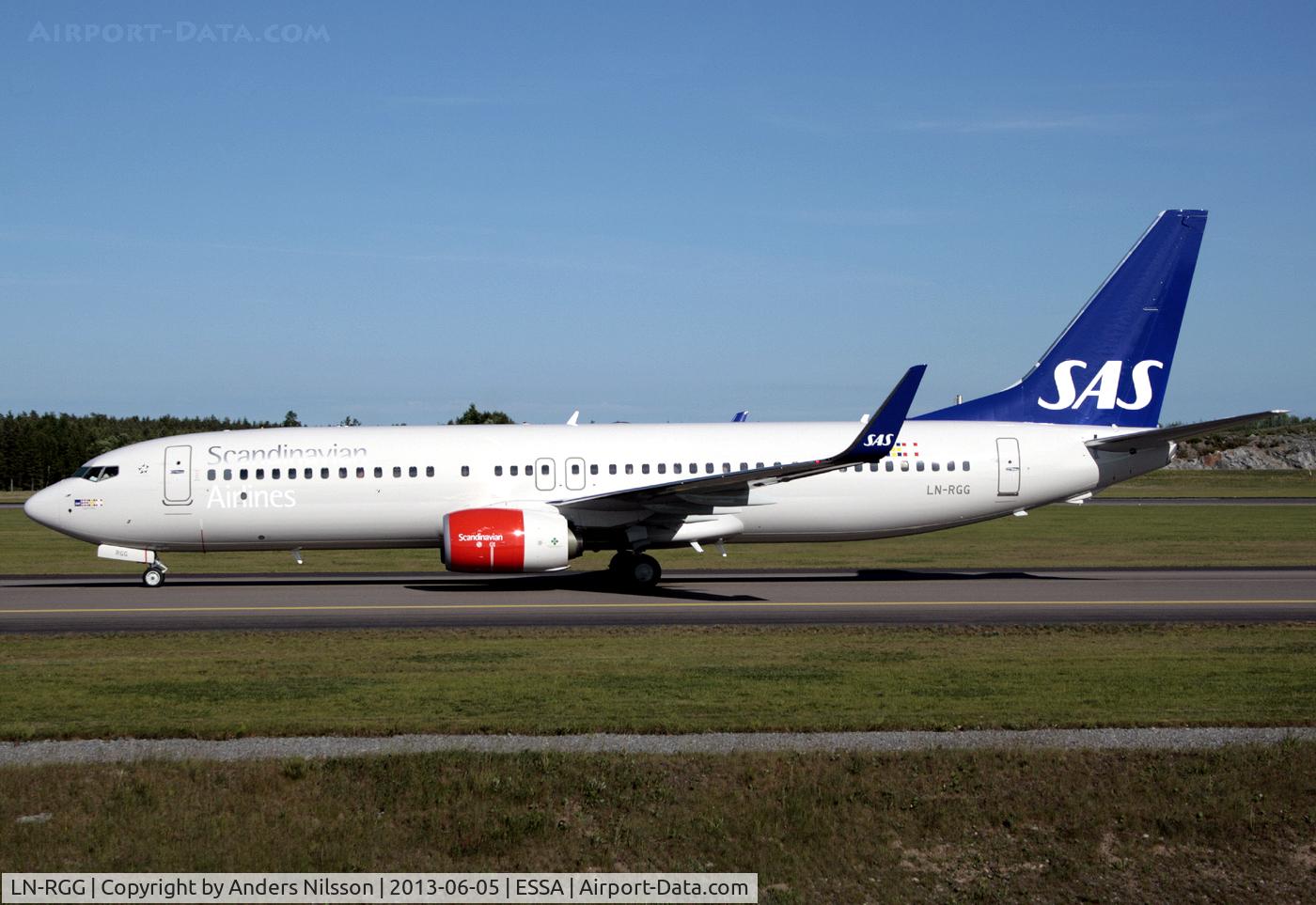 LN-RGG, 2013 Boeing 737-86N C/N 38039, Taxiing on W to terminal 4.
