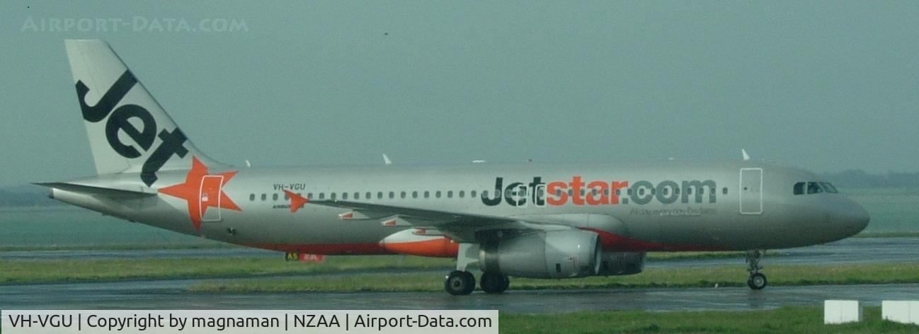 VH-VGU, 2010 Airbus A320-214 C/N 4245, cropped shot from domestic baggage area