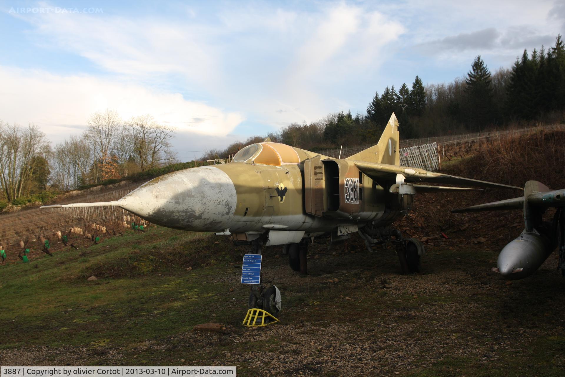 3887, Mikoyan-Gurevich MiG-23MF C/N 0390213887, A Mig in burgundy