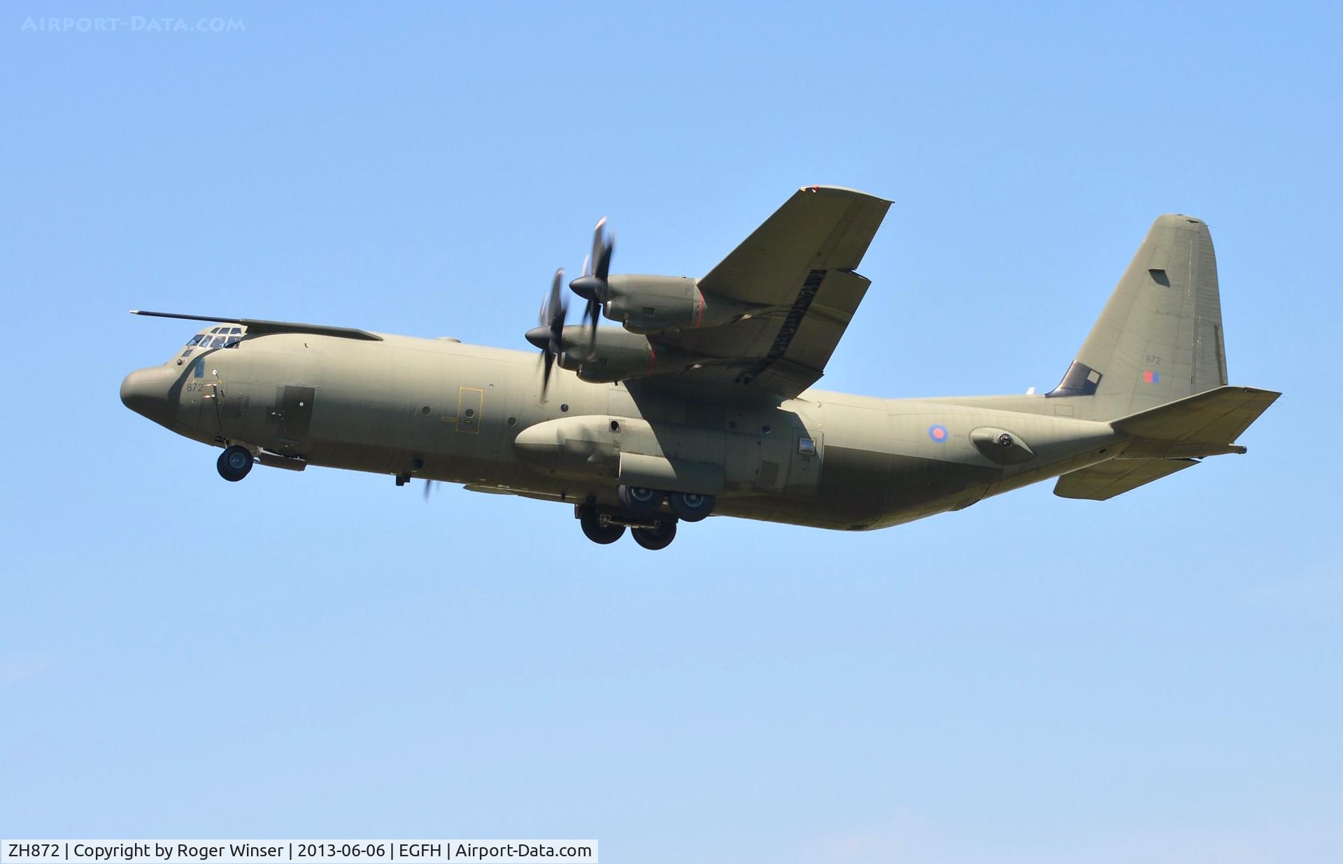 ZH872, 1997 Lockheed Martin C-130J-30 Hercules C.4 C/N 382-5456, RAF Hercules C.4 coded 872 of the RAF Brize Norton Transport Wing overshooting Runway 22.