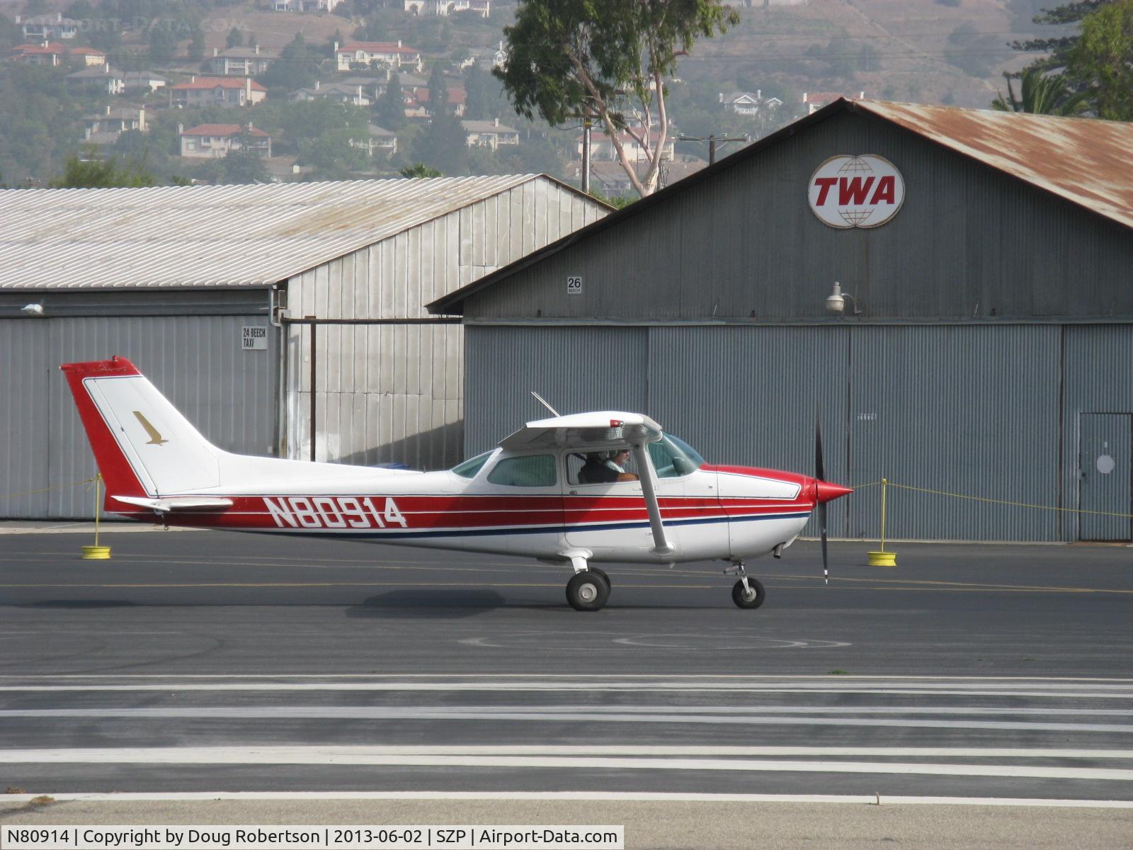 N80914, 1976 Cessna 172M C/N 17266799, 1976 Cessna 172M SKYHAWK, Lycoming O-320-E2D 150 Hp, holding short 22
