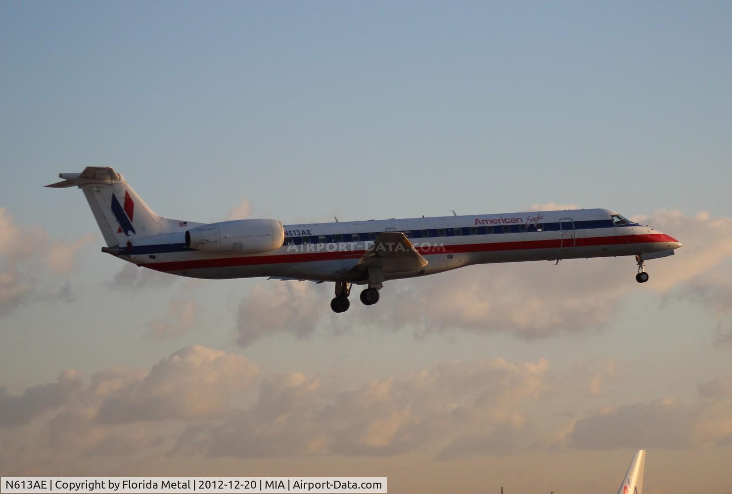 N613AE, 1998 Embraer ERJ-145LR (EMB-145LR) C/N 145081, American Eagle E145