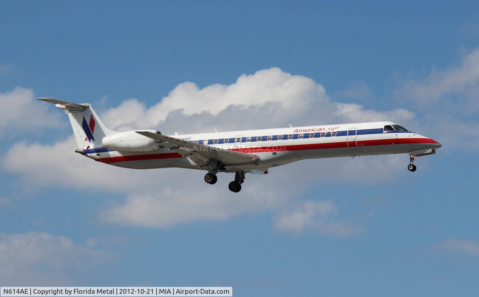 N614AE, 1998 Embraer ERJ-145LR (EMB-145LR) C/N 145086, Eagle E145