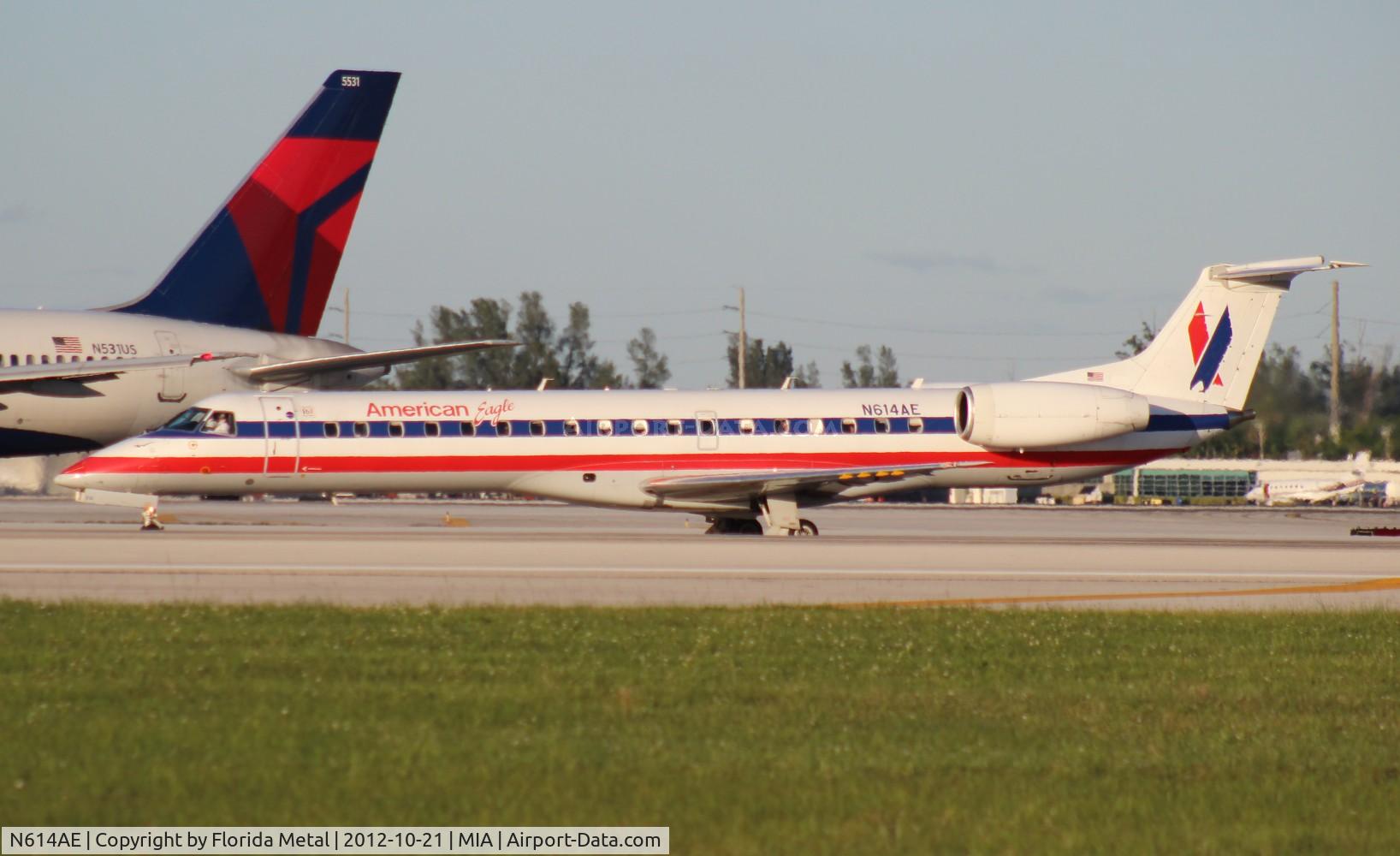 N614AE, 1998 Embraer ERJ-145LR (EMB-145LR) C/N 145086, Eagle E145