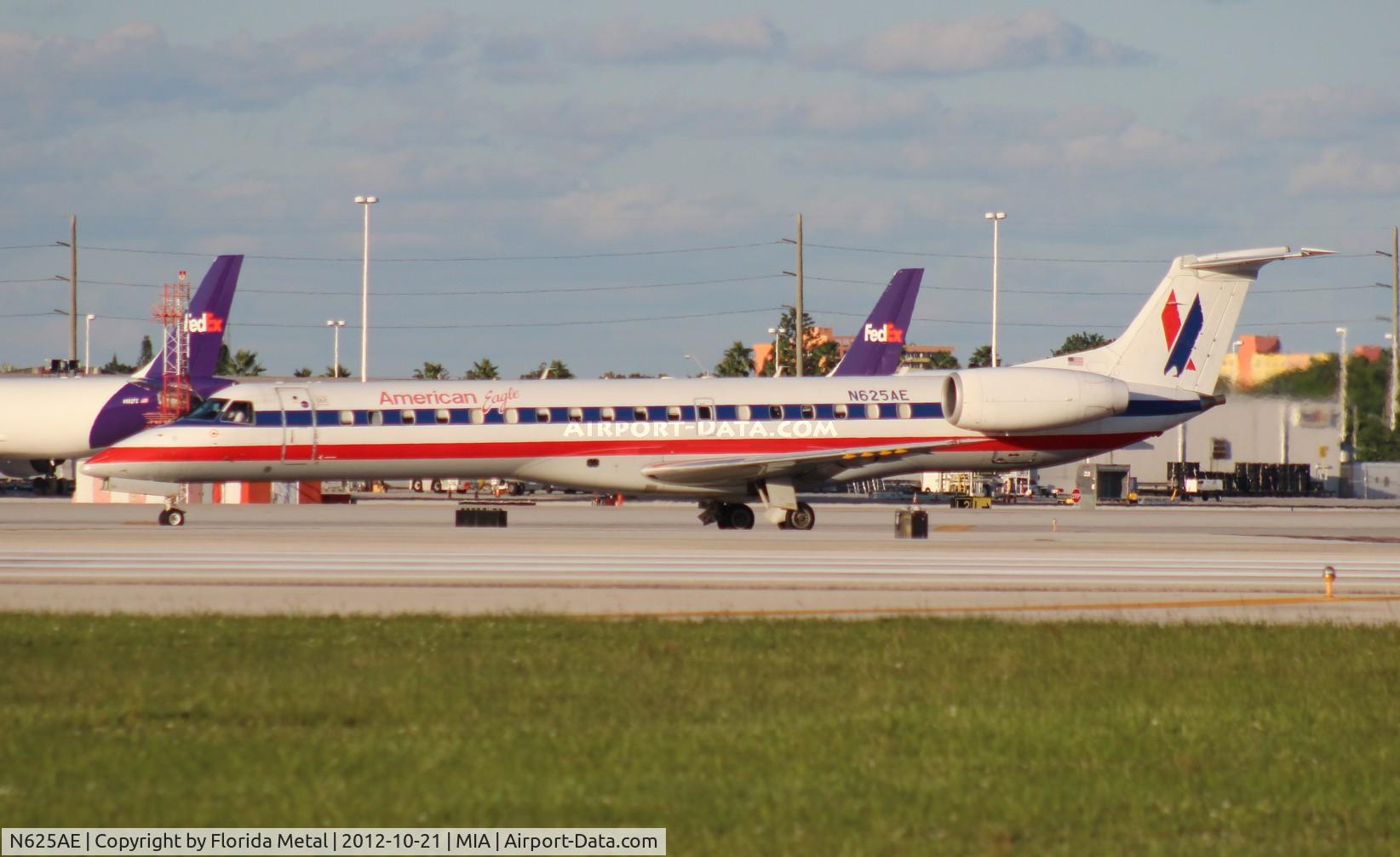 N625AE, 1999 Embraer ERJ-145LR (EMB-145LR) C/N 145115, Eagle E145