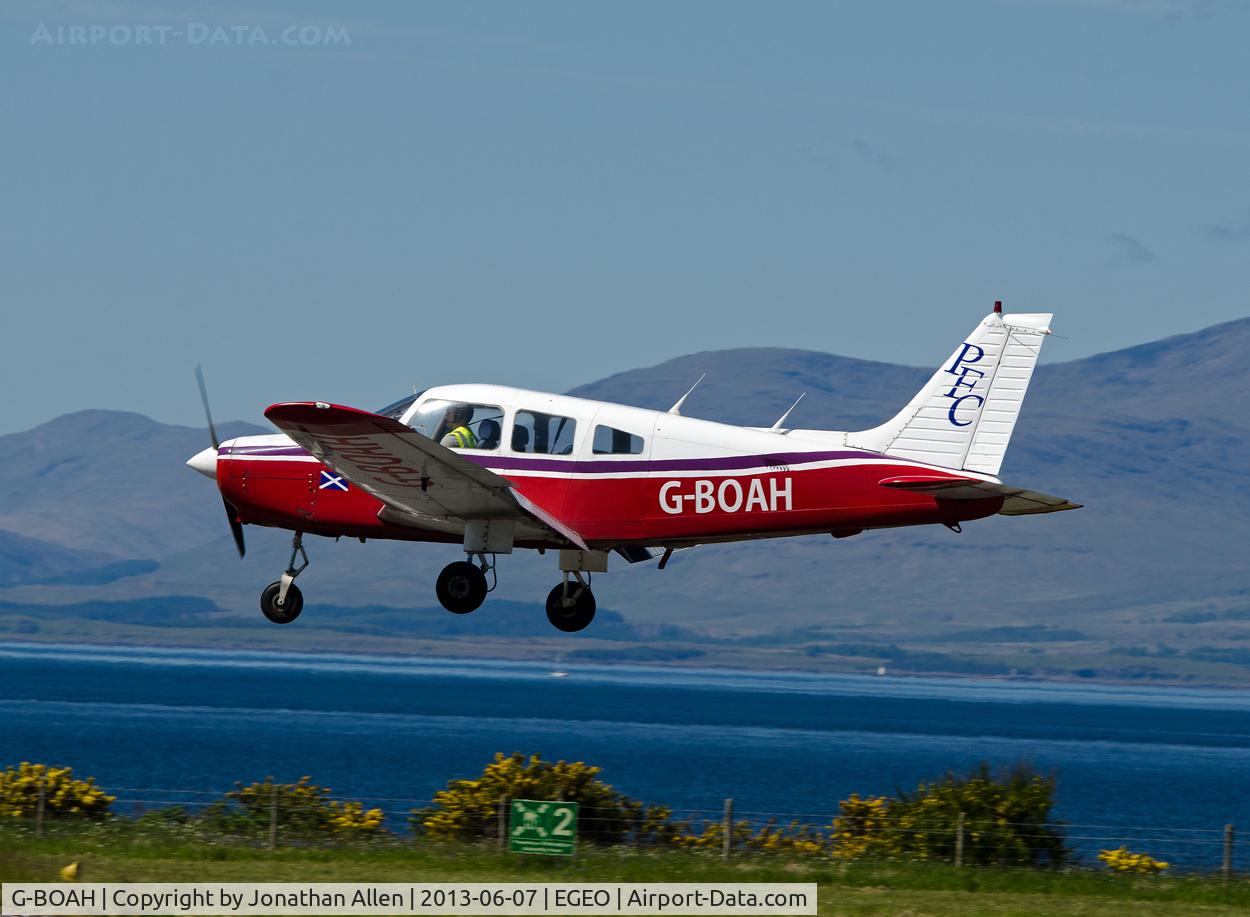G-BOAH, 1984 Piper PA-28-161 C/N 28-8416030, About to land at Oban Airport.