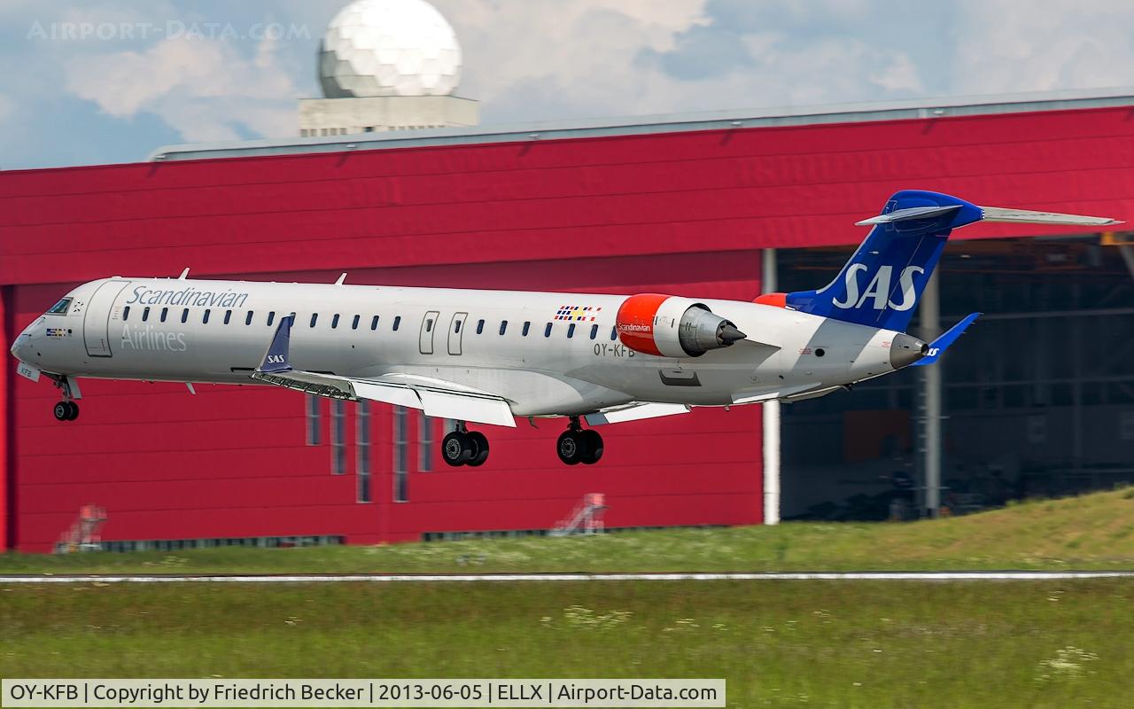 OY-KFB, 2008 Bombardier CRJ-900 (CL-600-2D24) C/N 15211, short final RW06