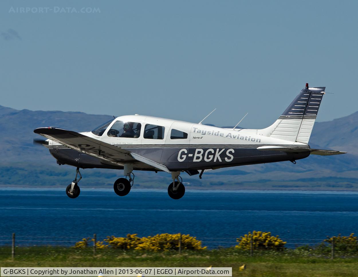 G-BGKS, 1978 Piper PA-28-161 Cherokee Warrior II C/N 28-7916221, Arriving at Oban Airport (North Connel).