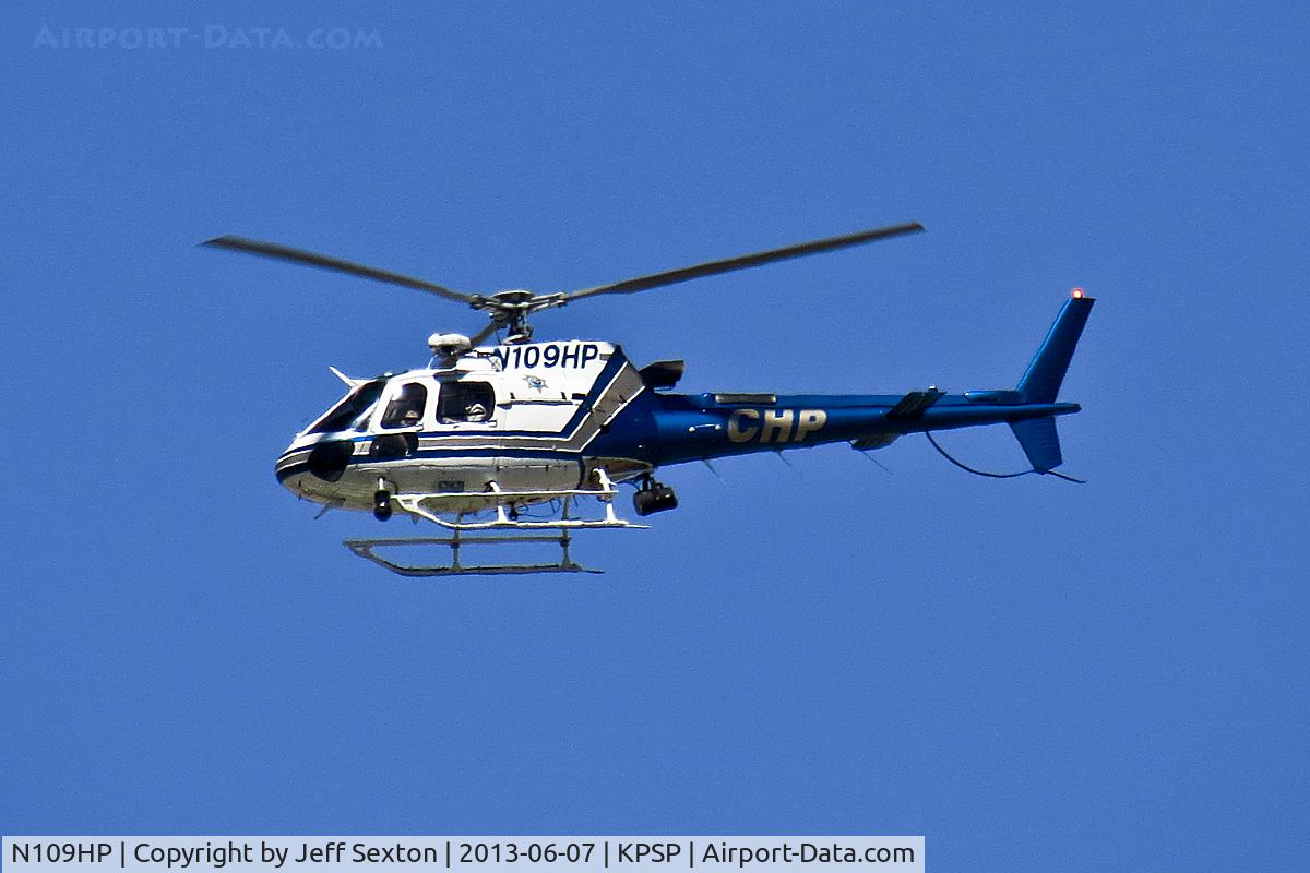 N109HP, 1999 Eurocopter AS-350B-3 Ecureuil Ecureuil C/N 3245, Waiting for the arrival of Air Force 1 at palm Springs