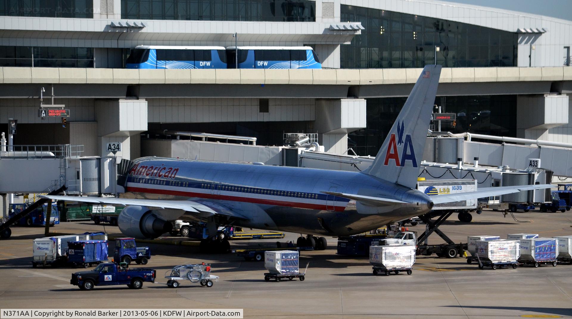 N371AA, 1992 Boeing 767-323 C/N 25198, DFW, TX