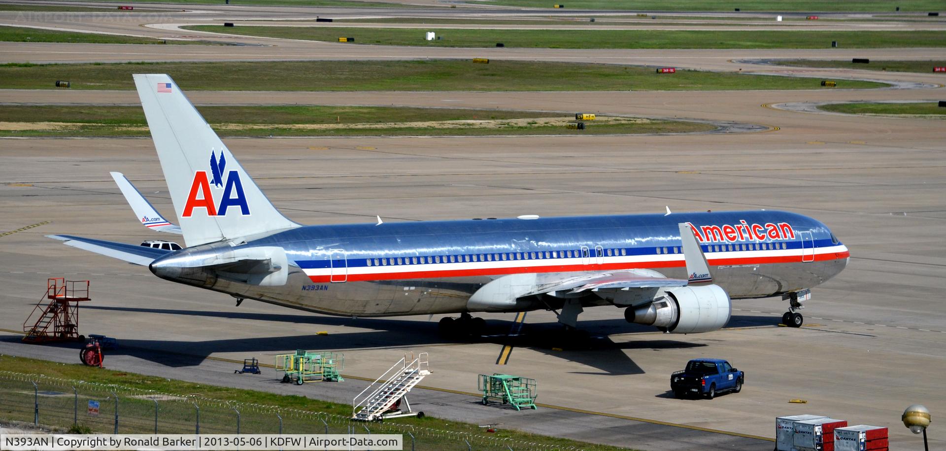 N393AN, 1998 Boeing 767-323 C/N 29430, DFW, TX