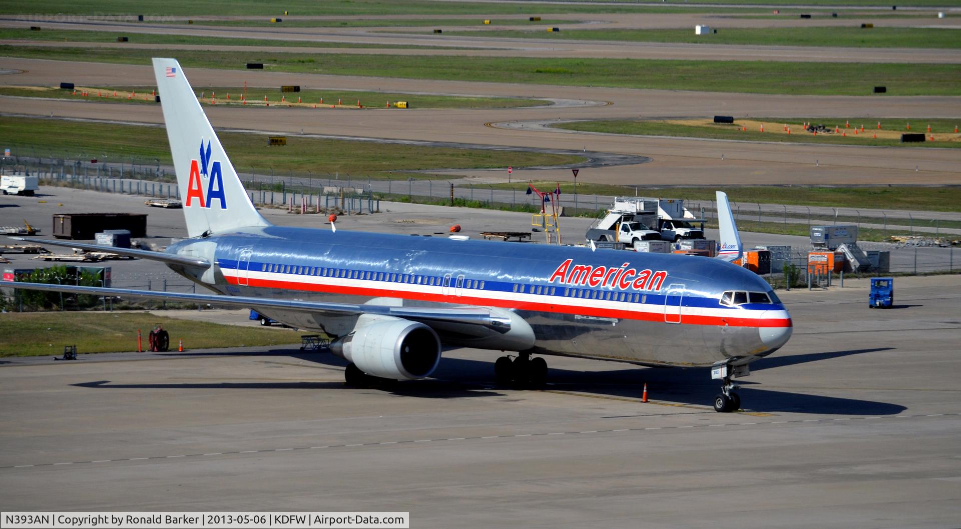 N393AN, 1998 Boeing 767-323 C/N 29430, DFW, TX
