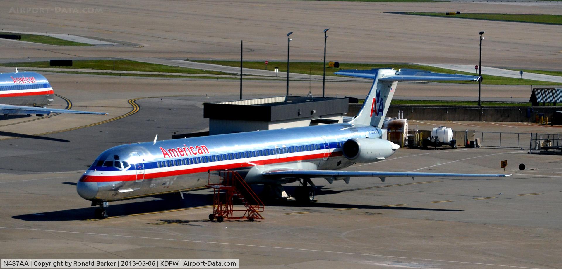 N487AA, 1988 McDonnell Douglas MD-82 (DC-9-82) C/N 49680, DFW, TX