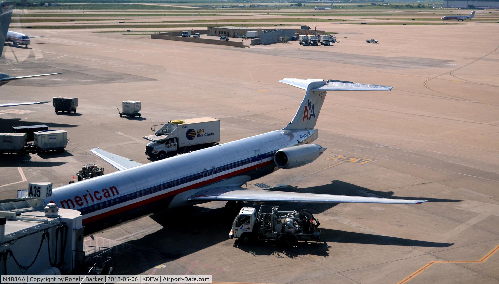 N488AA, 1988 McDonnell Douglas MD-82 (DC-9-82) C/N 49681, DFW, TX