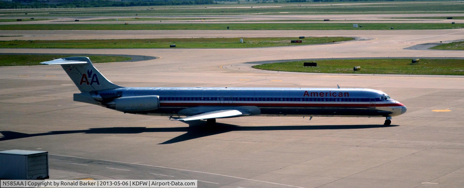 N585AA, 1991 McDonnell Douglas MD-82 (DC-9-82) C/N 53248, DFW, TX