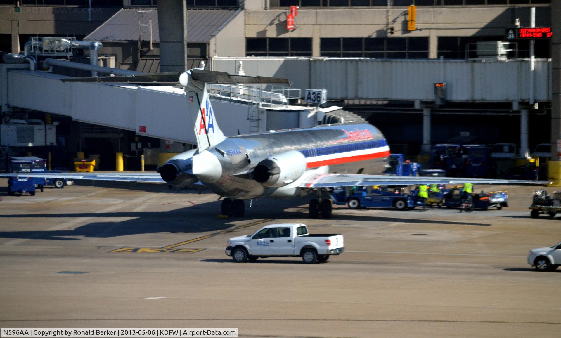 N596AA, 1992 McDonnell Douglas MD-83 (DC-9-83) C/N 53286, DFW, TX