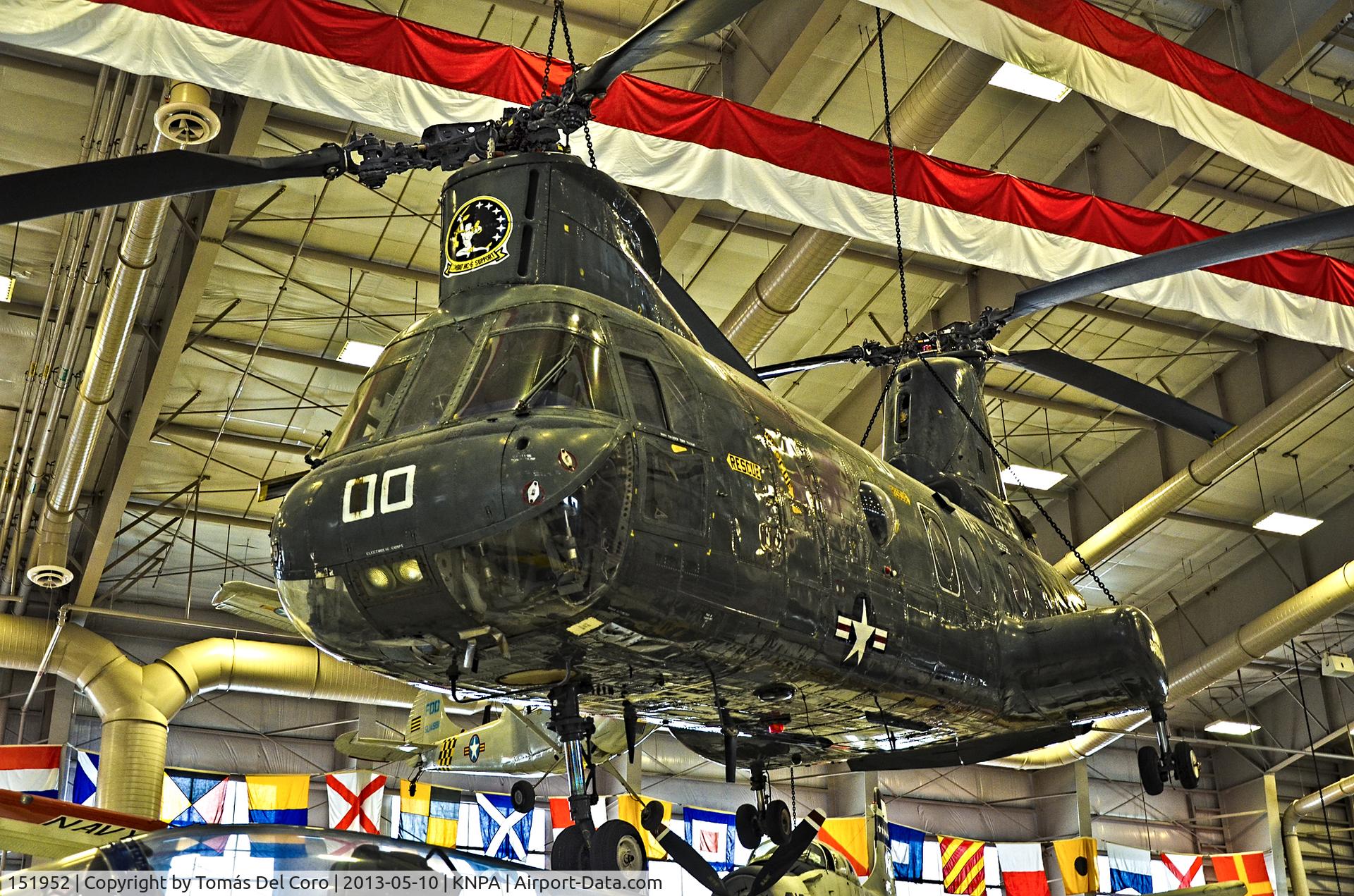 151952, Boeing Vertol HH-46A Sea Knight C/N 2102, Boeing Vertol HH-46A Sea Knight BuNo 151952 C/N 2102

National Naval Aviation Museum
TDelCoro
May 10, 2013