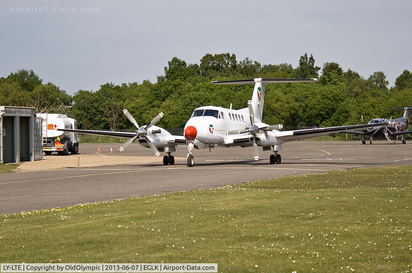 LY-LTE, 1990 Beech 300 C/N FA-206, Taxying for departure RW07