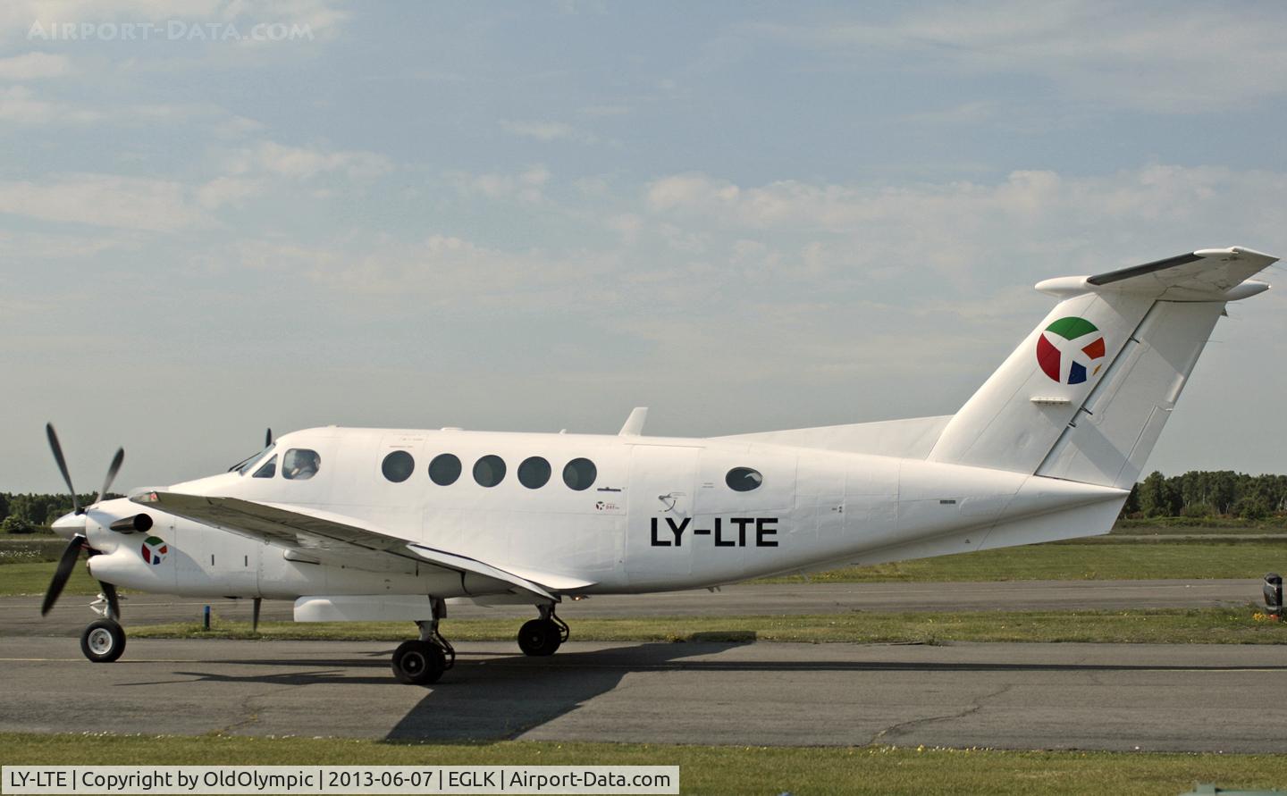 LY-LTE, 1990 Beech 300 C/N FA-206, Taxying for departure RW07