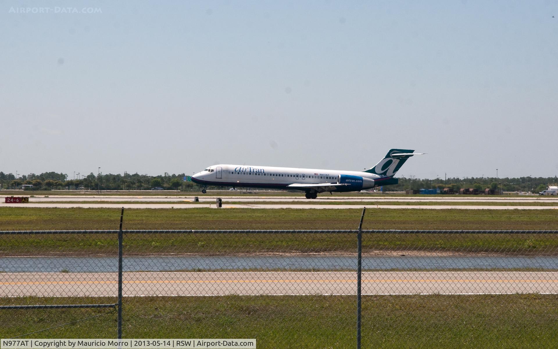N977AT, 2002 Boeing 717-200 C/N 55036, Landing at RSW