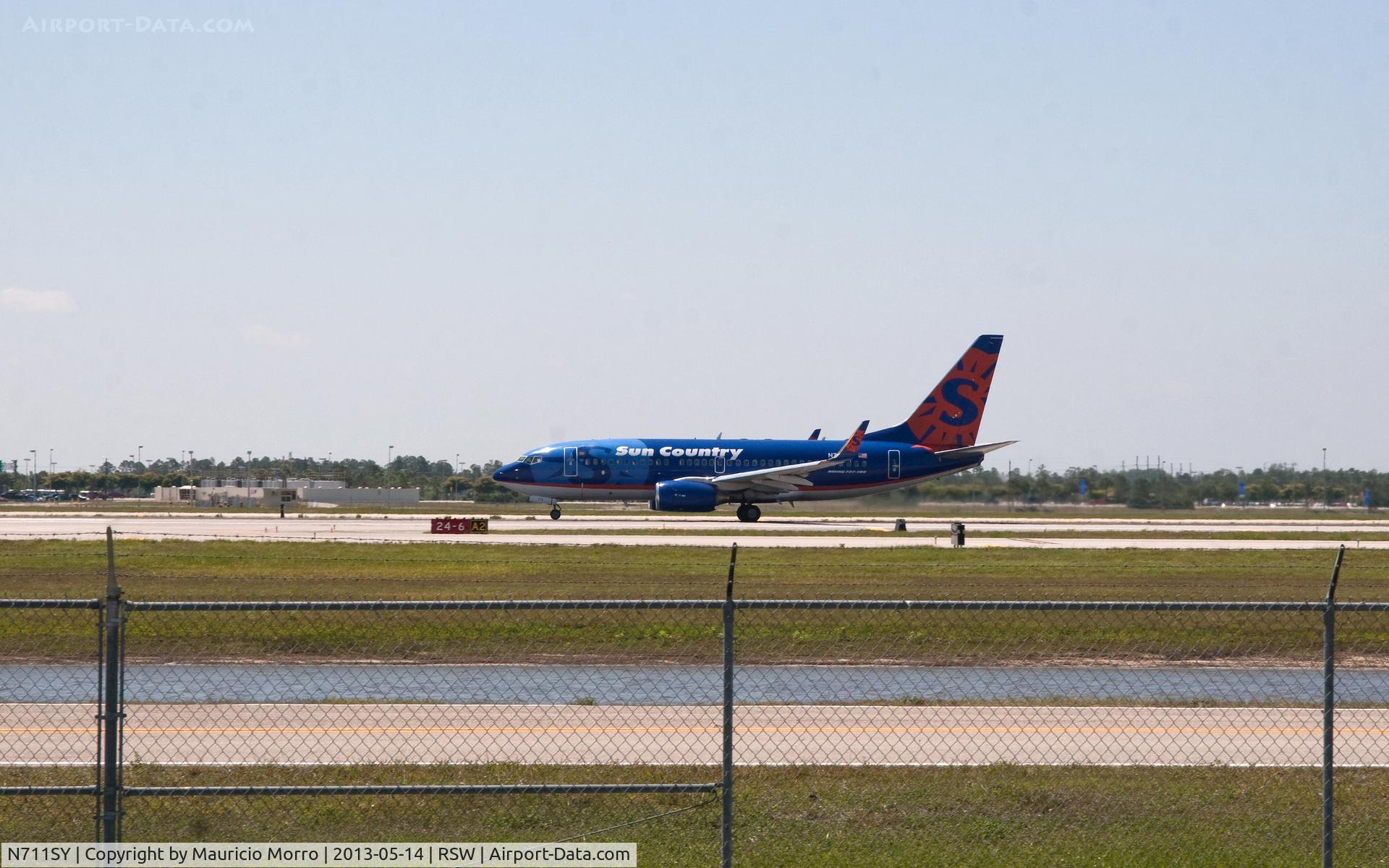 N711SY, 2002 Boeing 737-73V C/N 30245, 737 clear for take off RWY 6