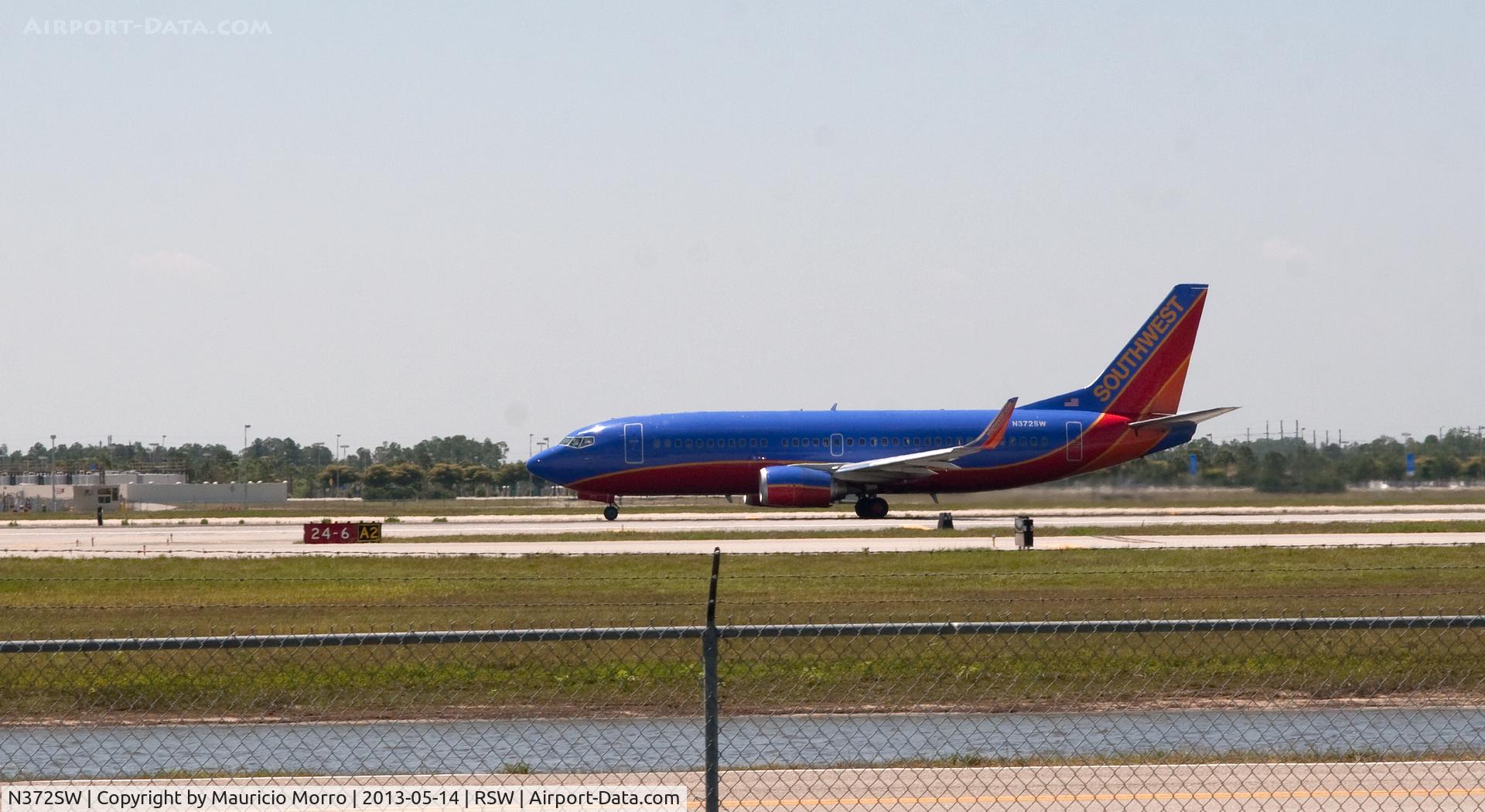 N372SW, 1993 Boeing 737-3H4 C/N 26599, 737 taking off