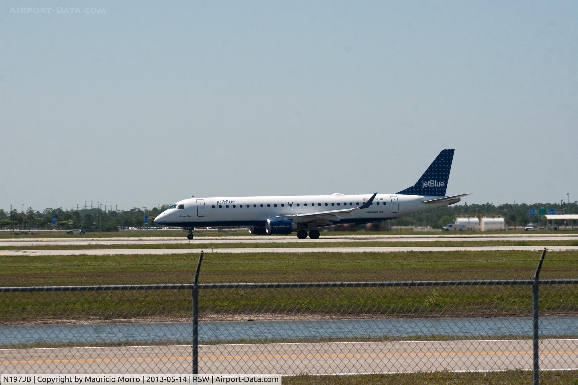N197JB, 2006 Embraer 190AR (ERJ-190-100IGW) C/N 19000020, jetBlue taking off at RSW