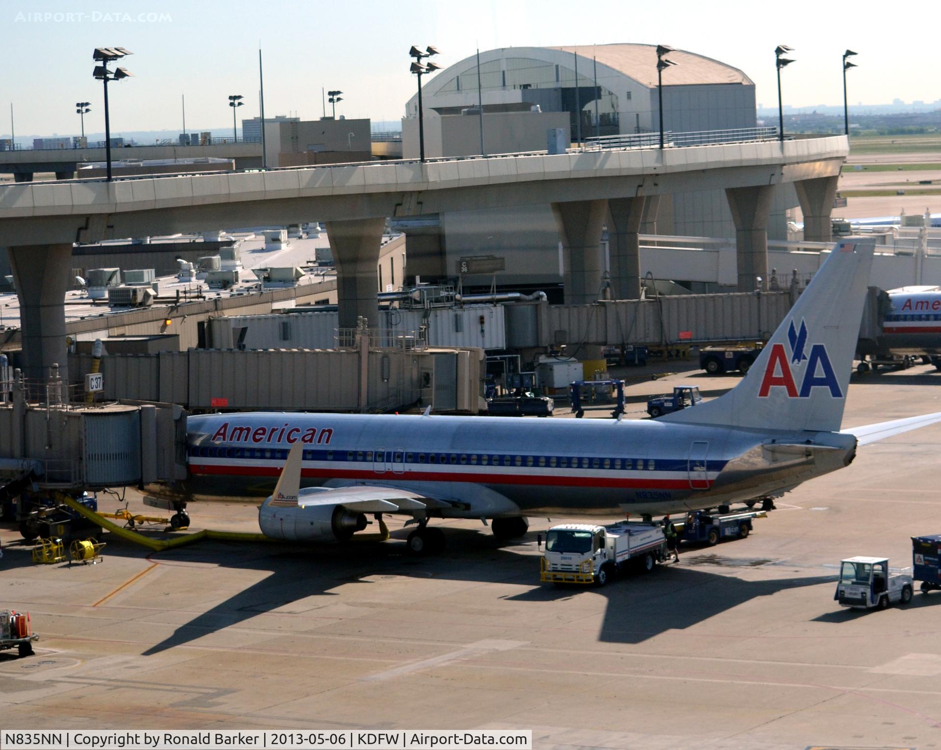 N835NN, 2010 Boeing 737-823 C/N 29577, Gate C37  DFW