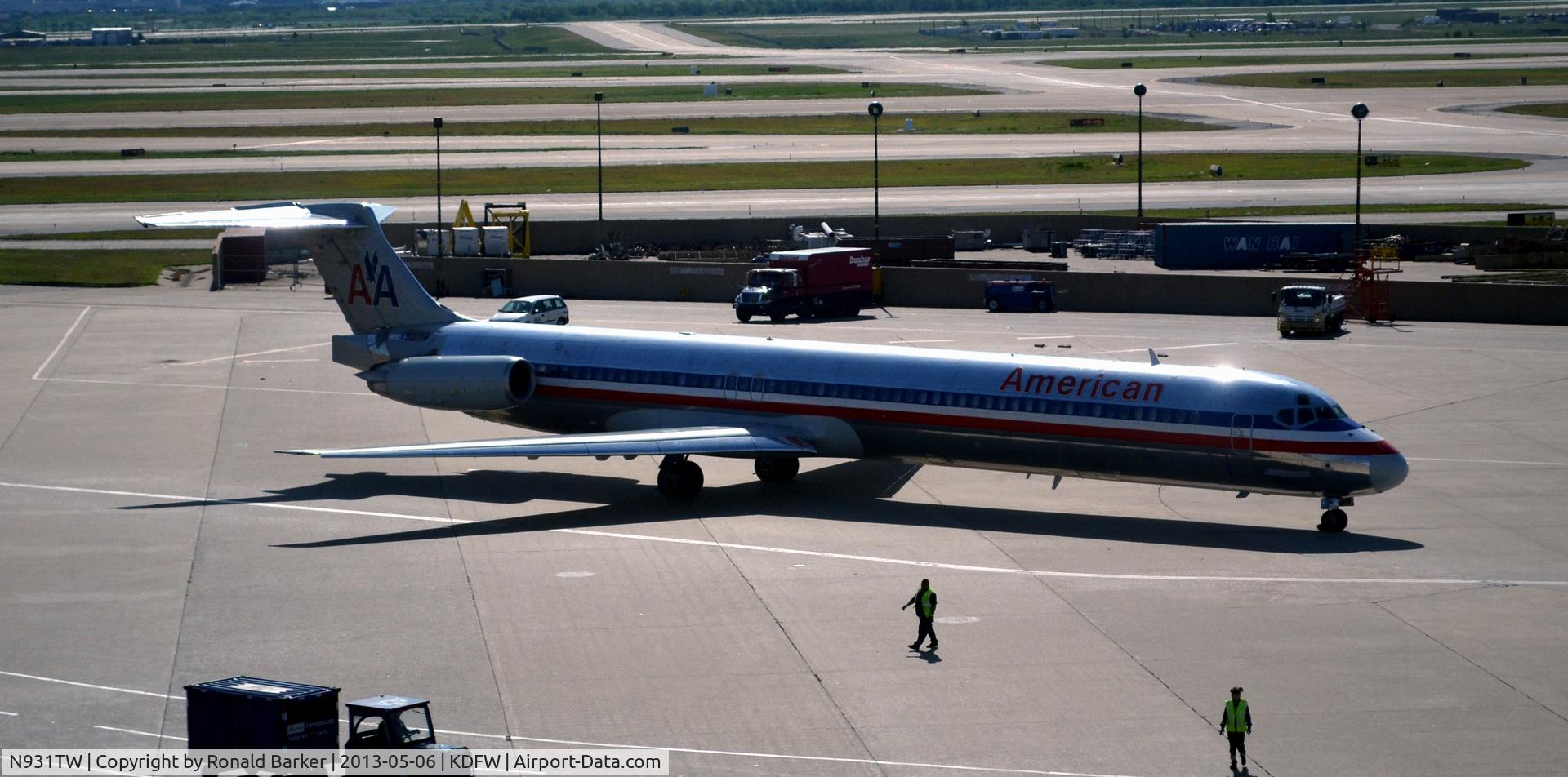 N931TW, 1987 McDonnell Douglas MD-83 (DC-9-83) C/N 49527, Taxi DFW