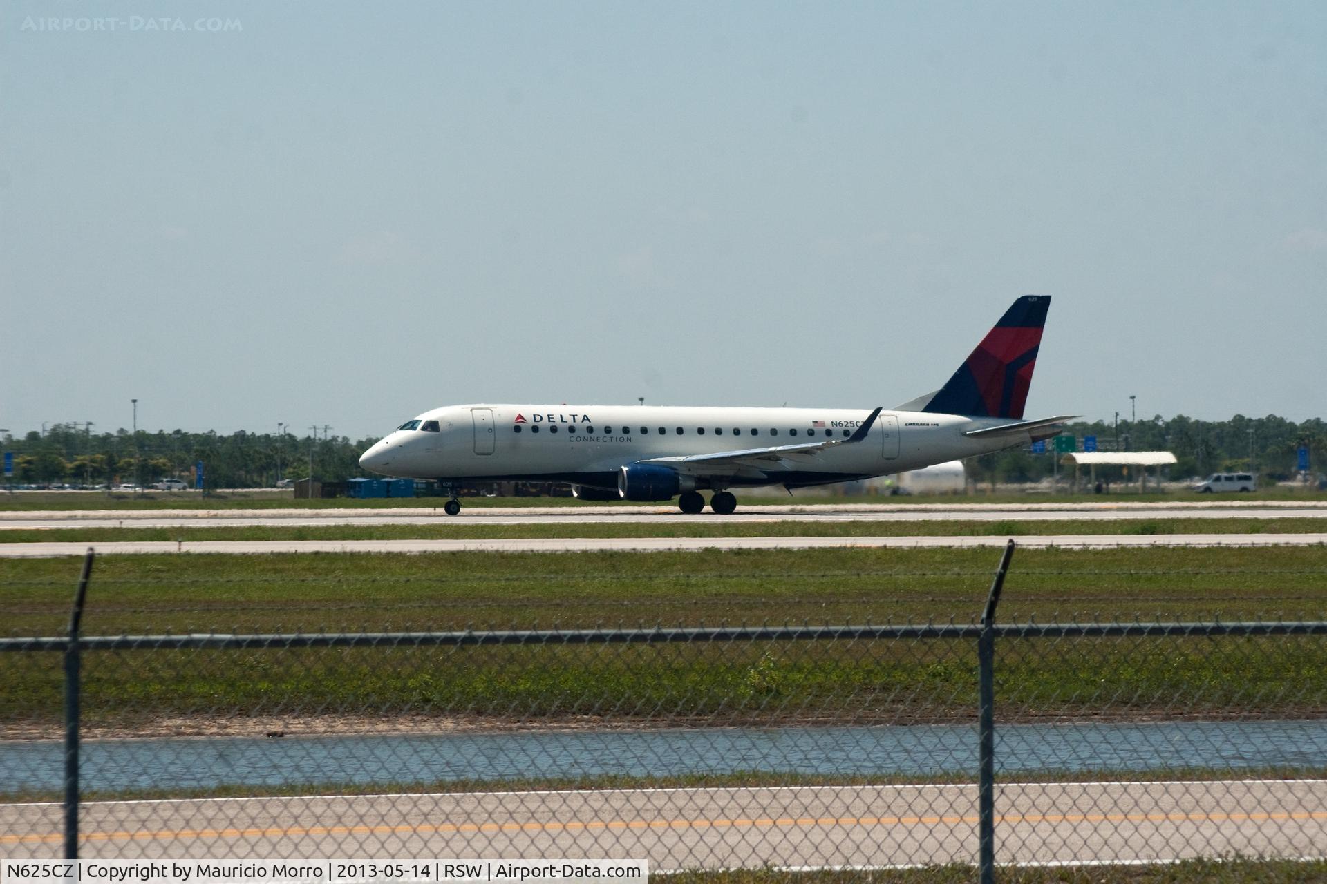 N625CZ, 2008 Embraer 175LR (ERJ-170-200LR) C/N 17000225, Cleared for take off RWY 6