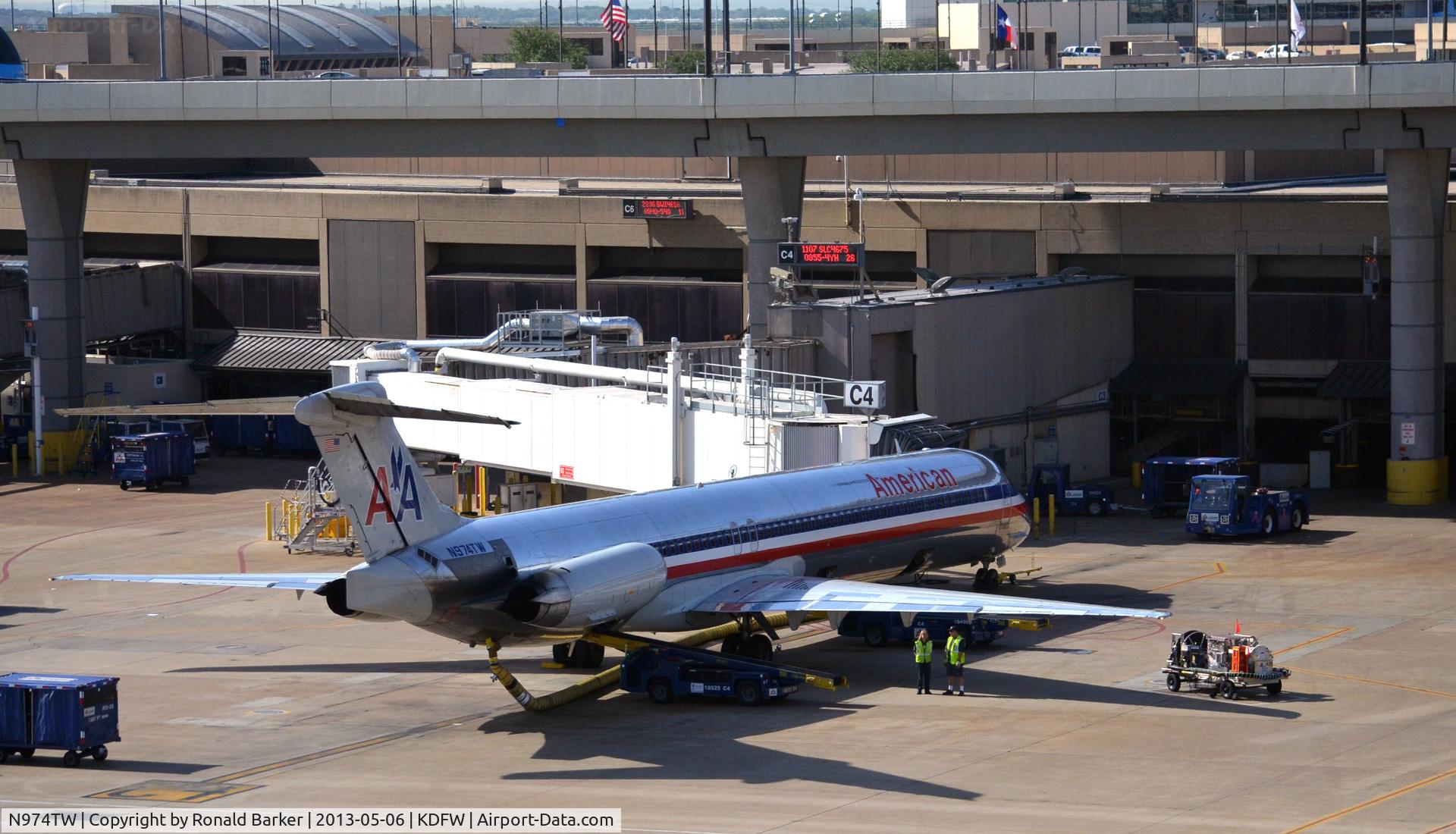 N974TW, 1999 McDonnell Douglas MD-83 (DC-9-83) C/N 53624, Gate C4 DFW