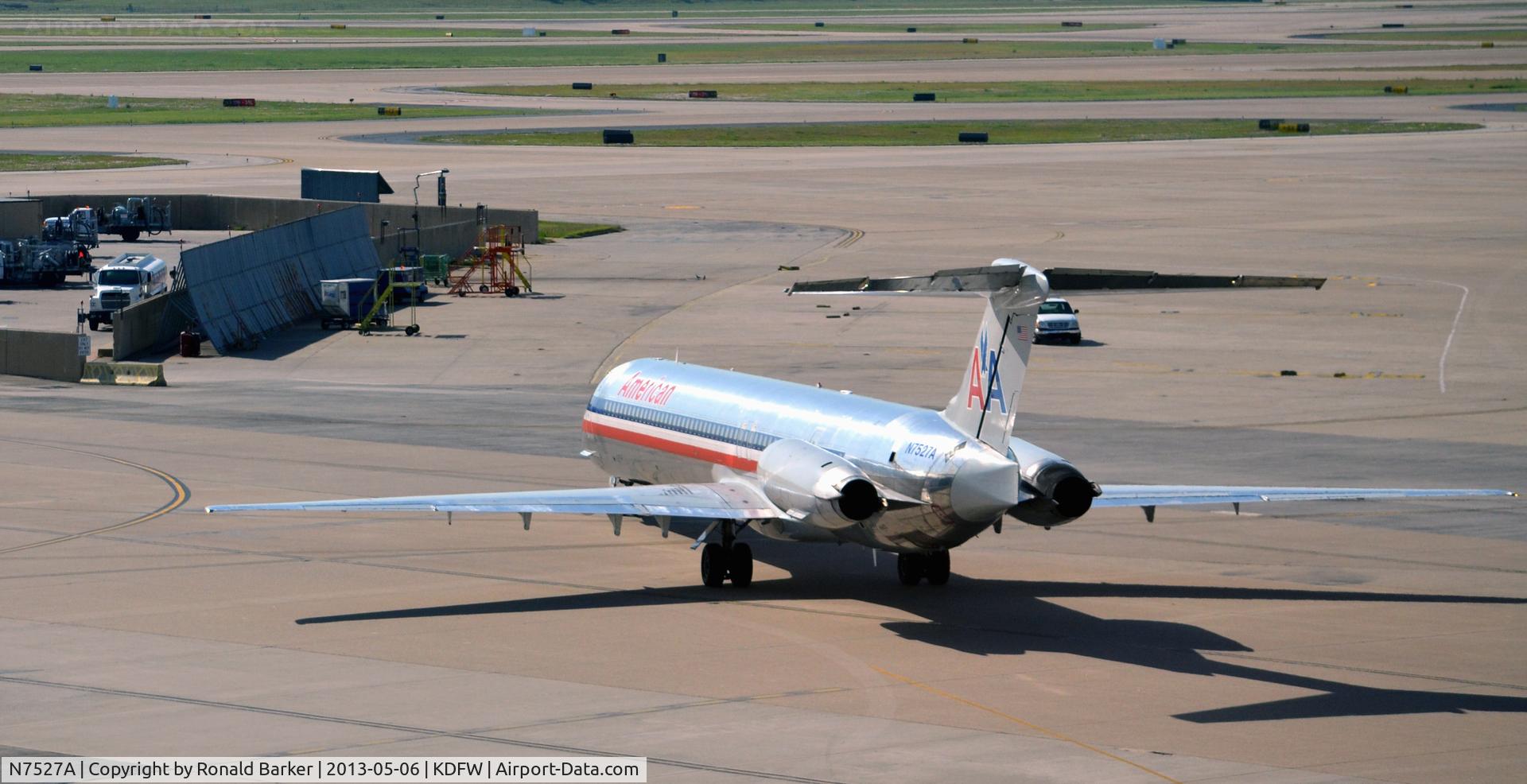 N7527A, 1990 McDonnell Douglas MD-82 (DC-9-82) C/N 49919, Taxi DFW