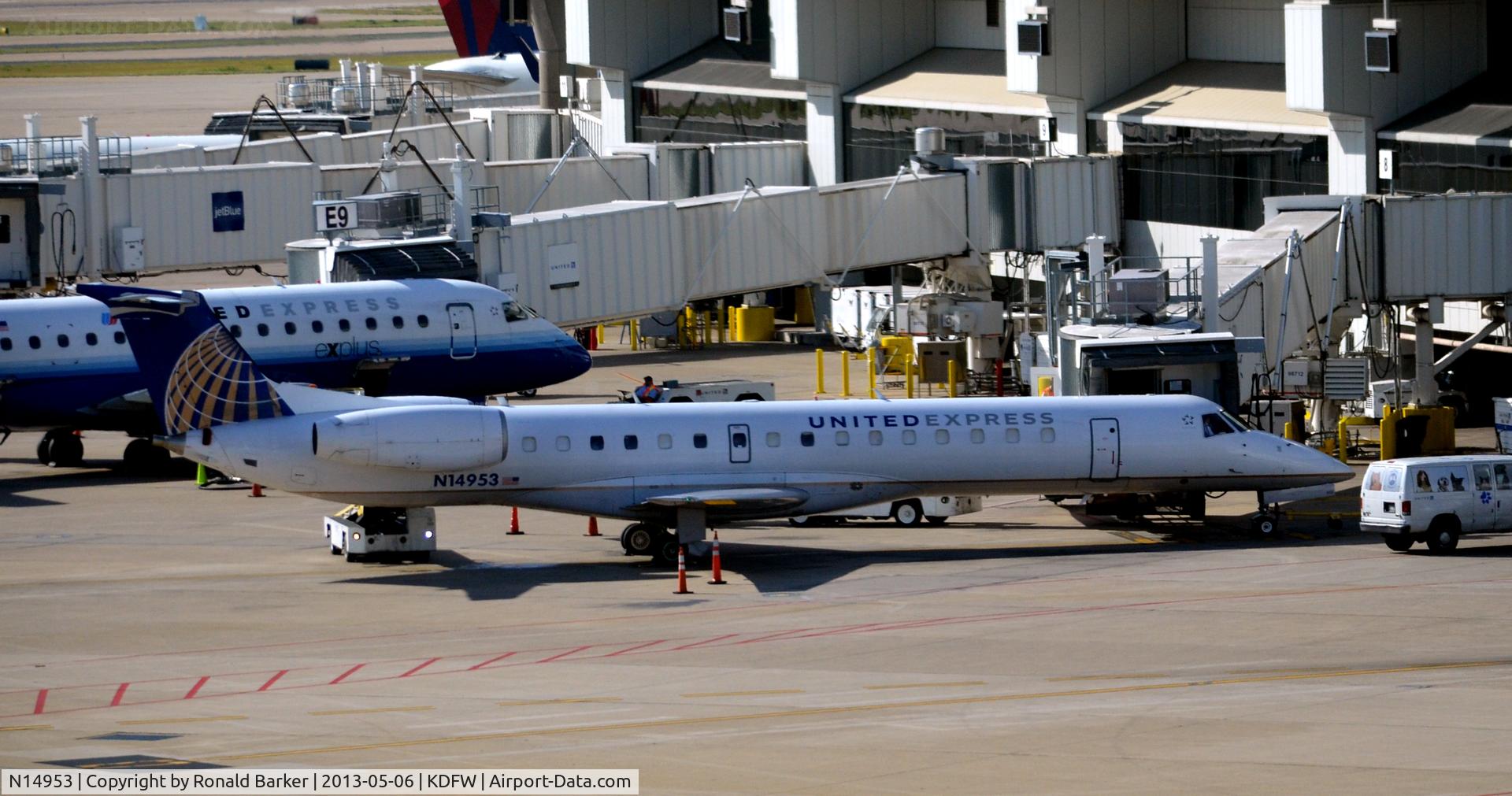 N14953, 1998 Embraer ERJ-145LR (EMB-145LR) C/N 145071, Gate DFW