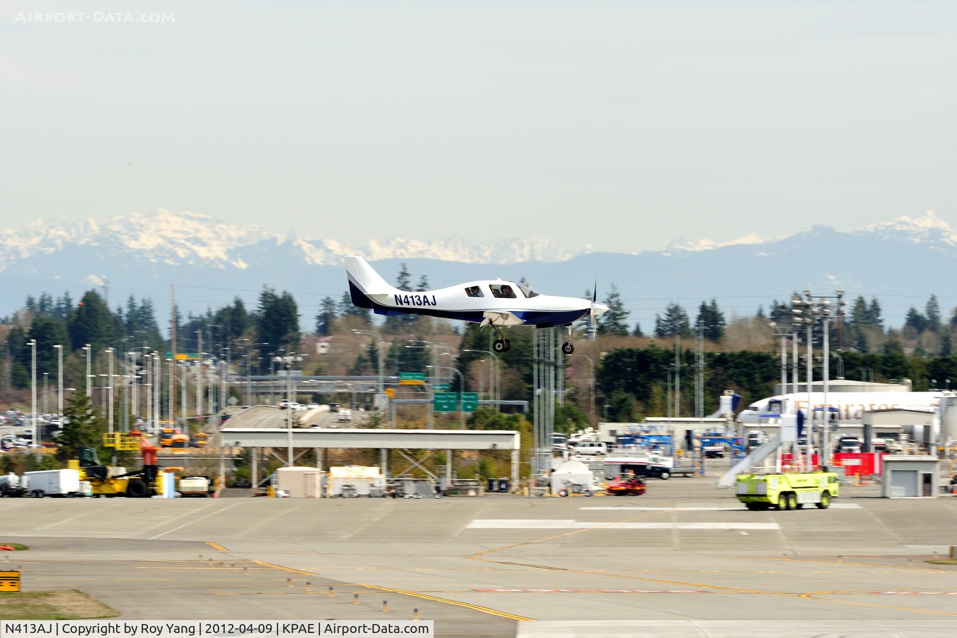 N413AJ, 2008 Lancair IV-P C/N LIV-595, Lancair landing at KPAE